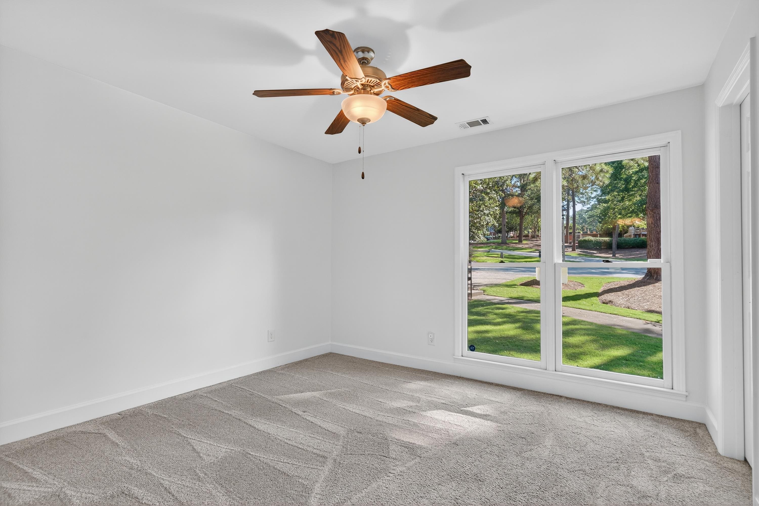 1073 CLUB HOUSE LANE