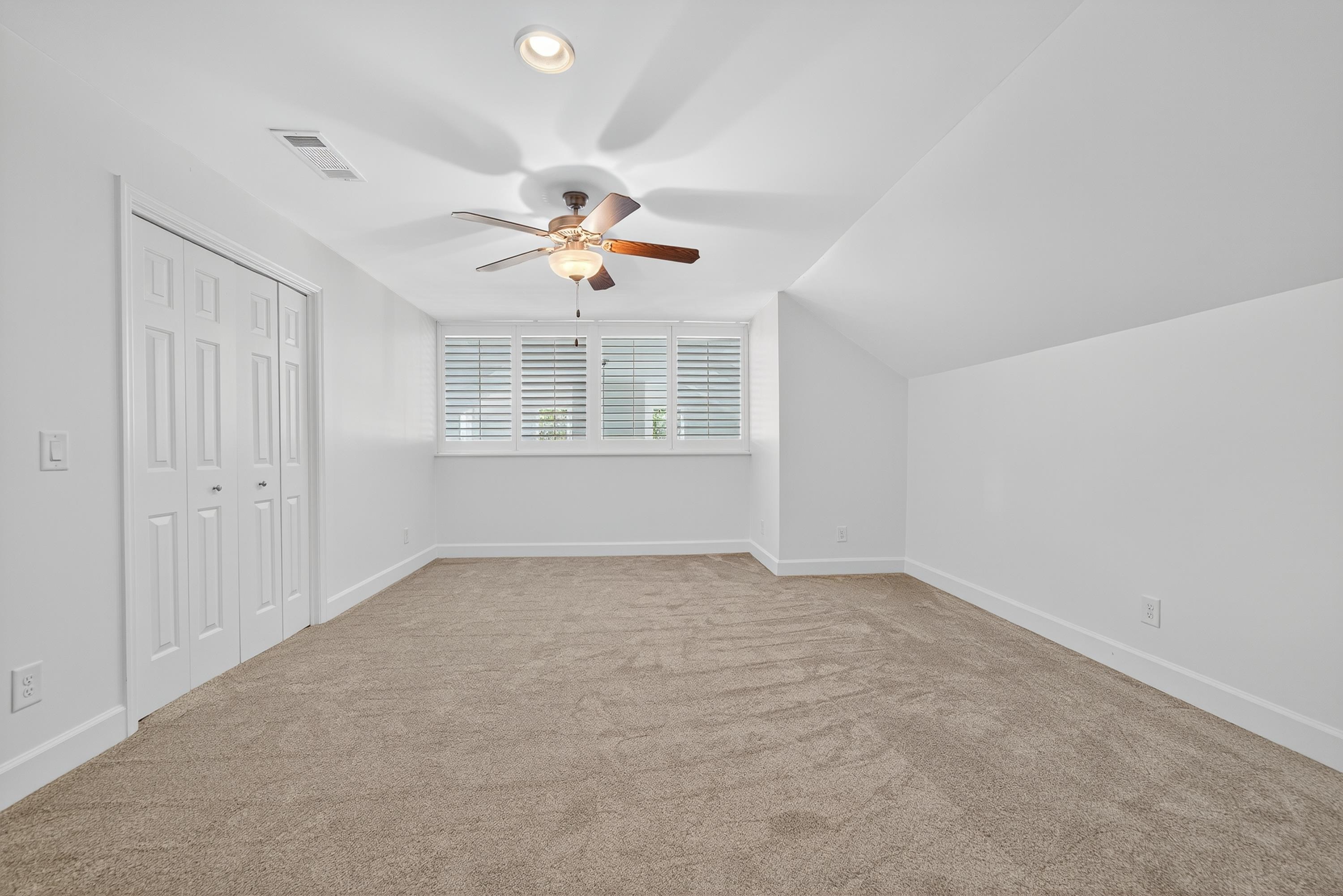 1073 CLUB HOUSE LANE