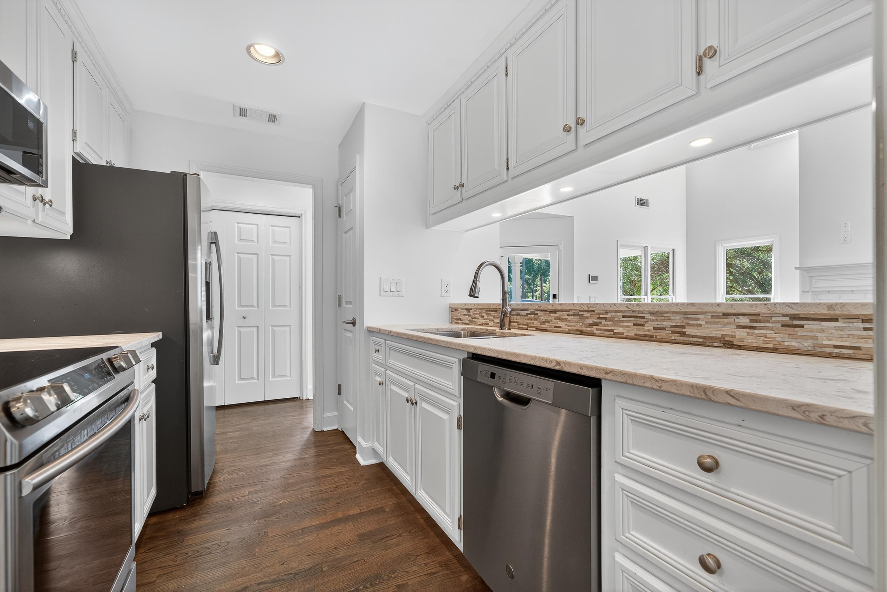 1073 CLUB HOUSE LANE