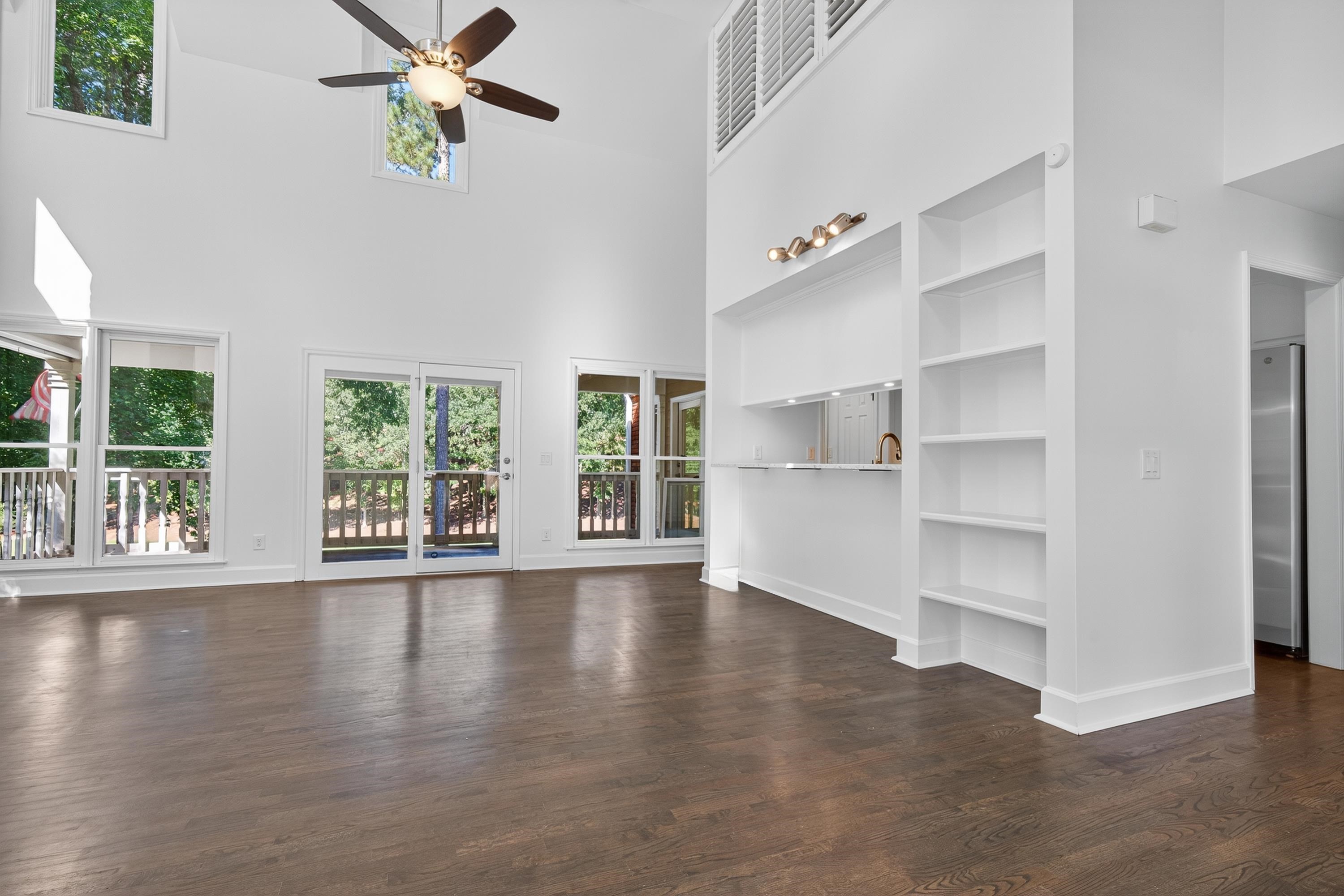 1073 CLUB HOUSE LANE