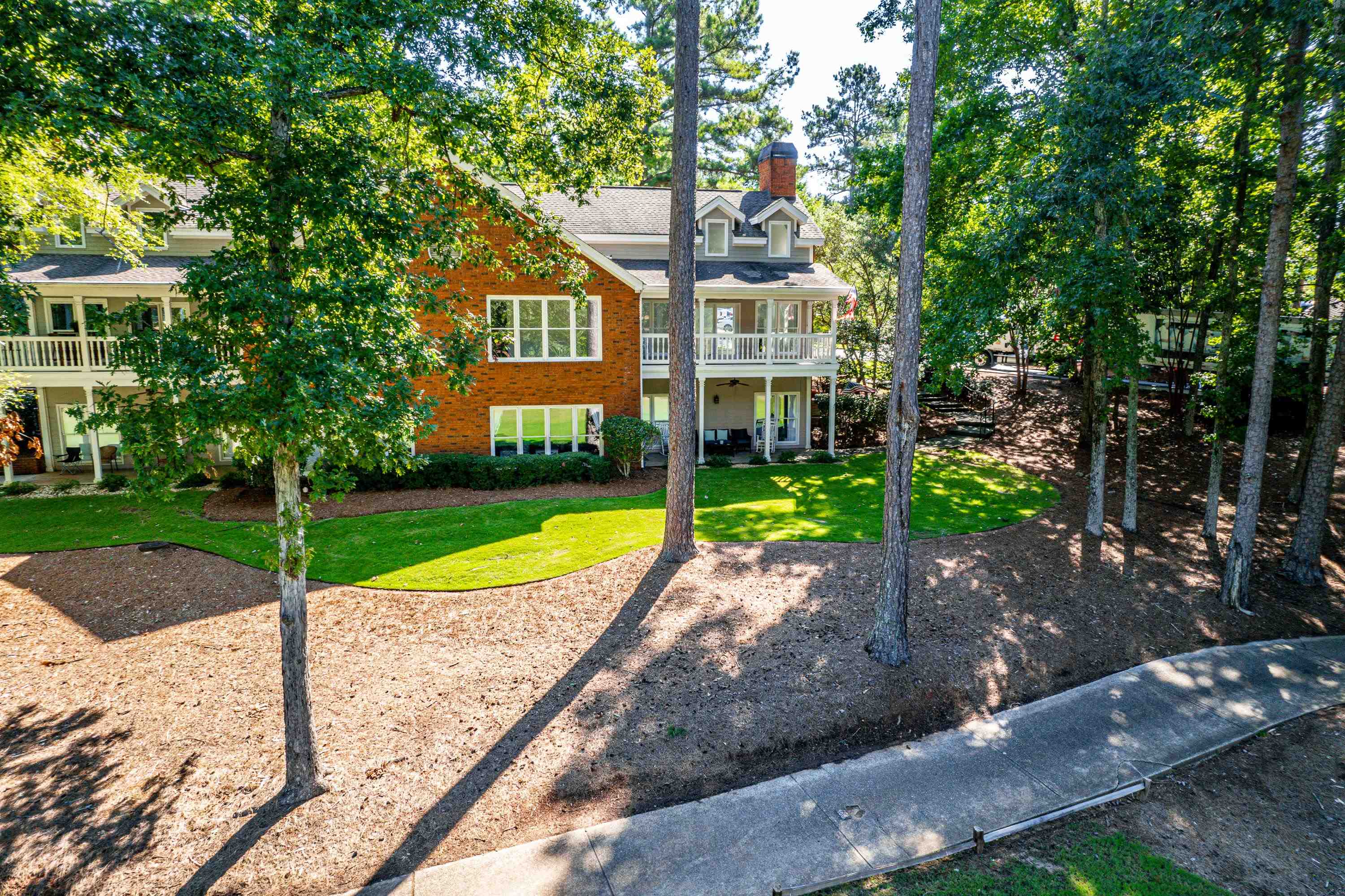 1073 CLUB HOUSE LANE