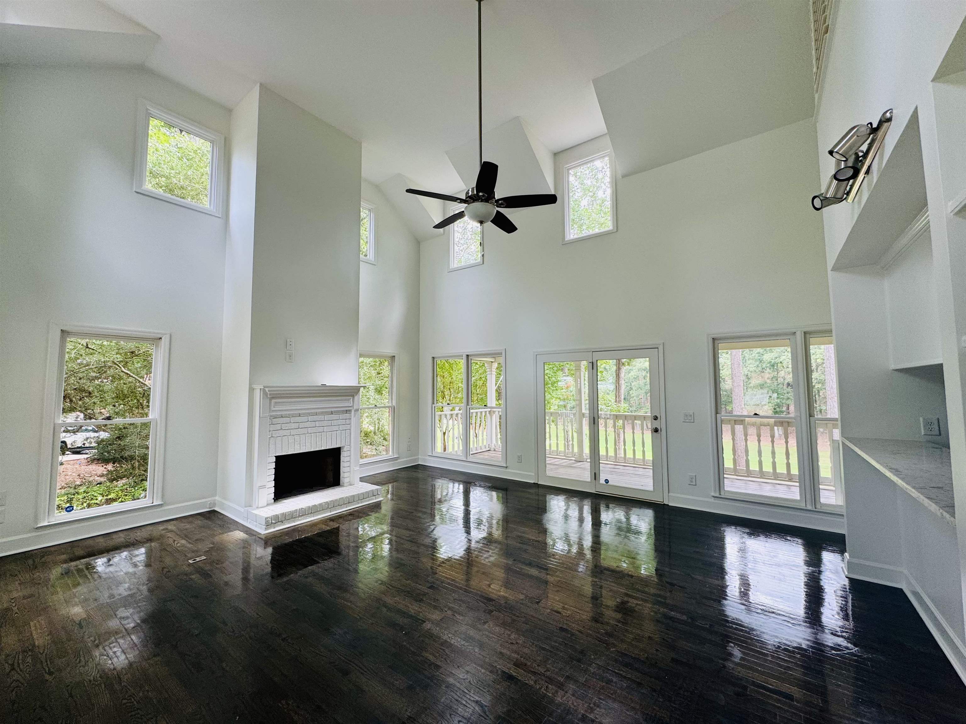 1073 CLUB HOUSE LANE