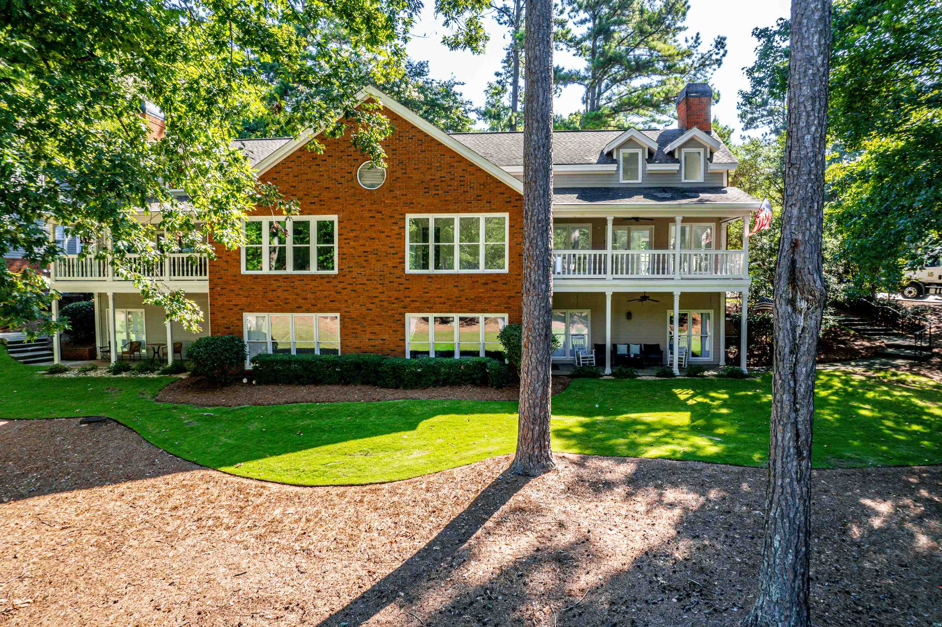1073 CLUB HOUSE LANE