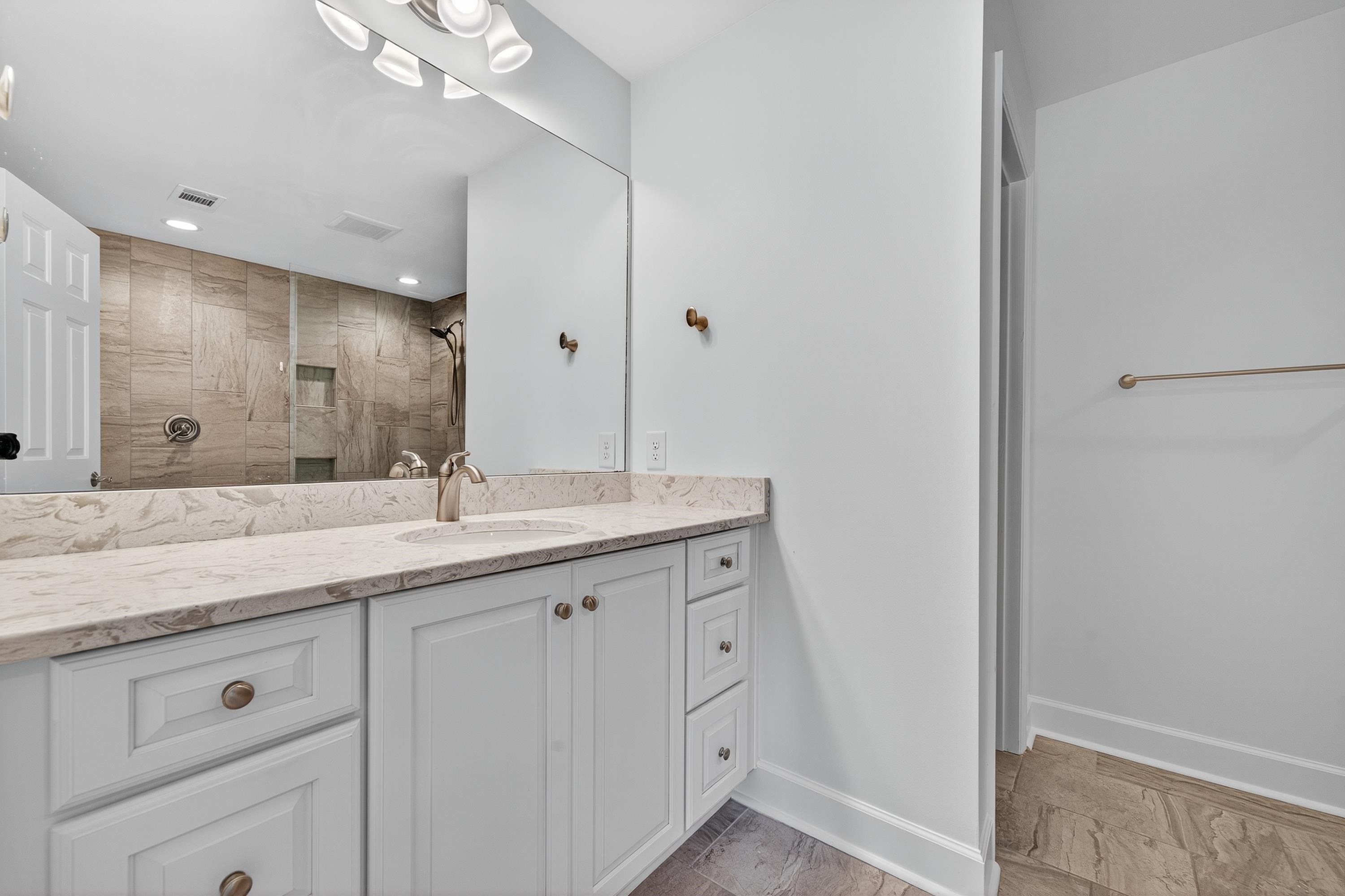 1073 CLUB HOUSE LANE