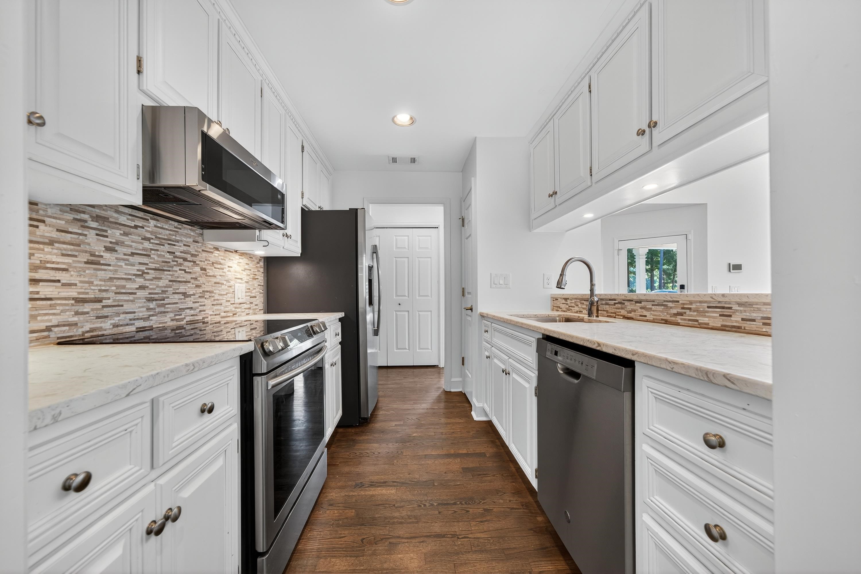 1073 CLUB HOUSE LANE