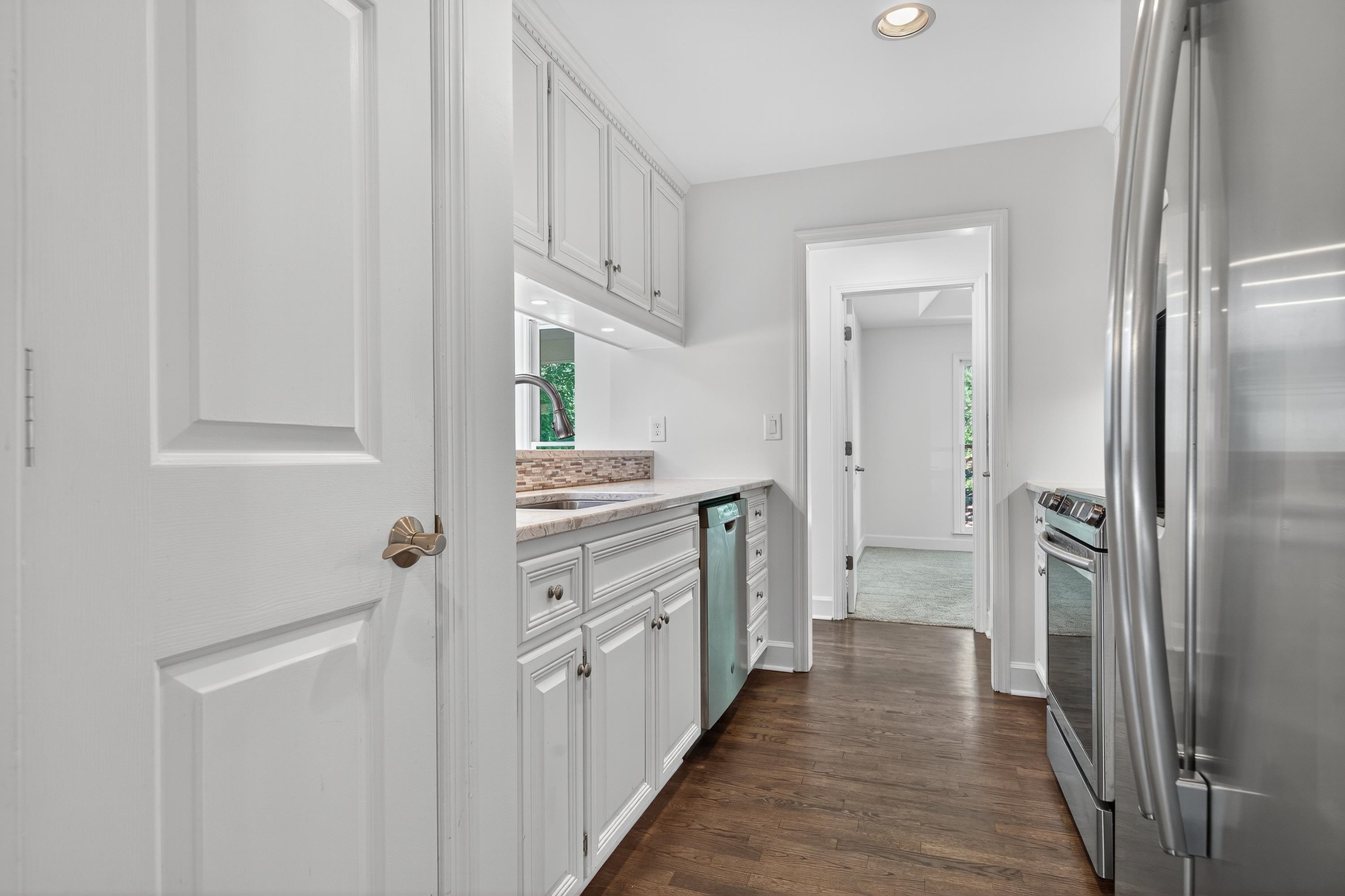 1073 CLUB HOUSE LANE