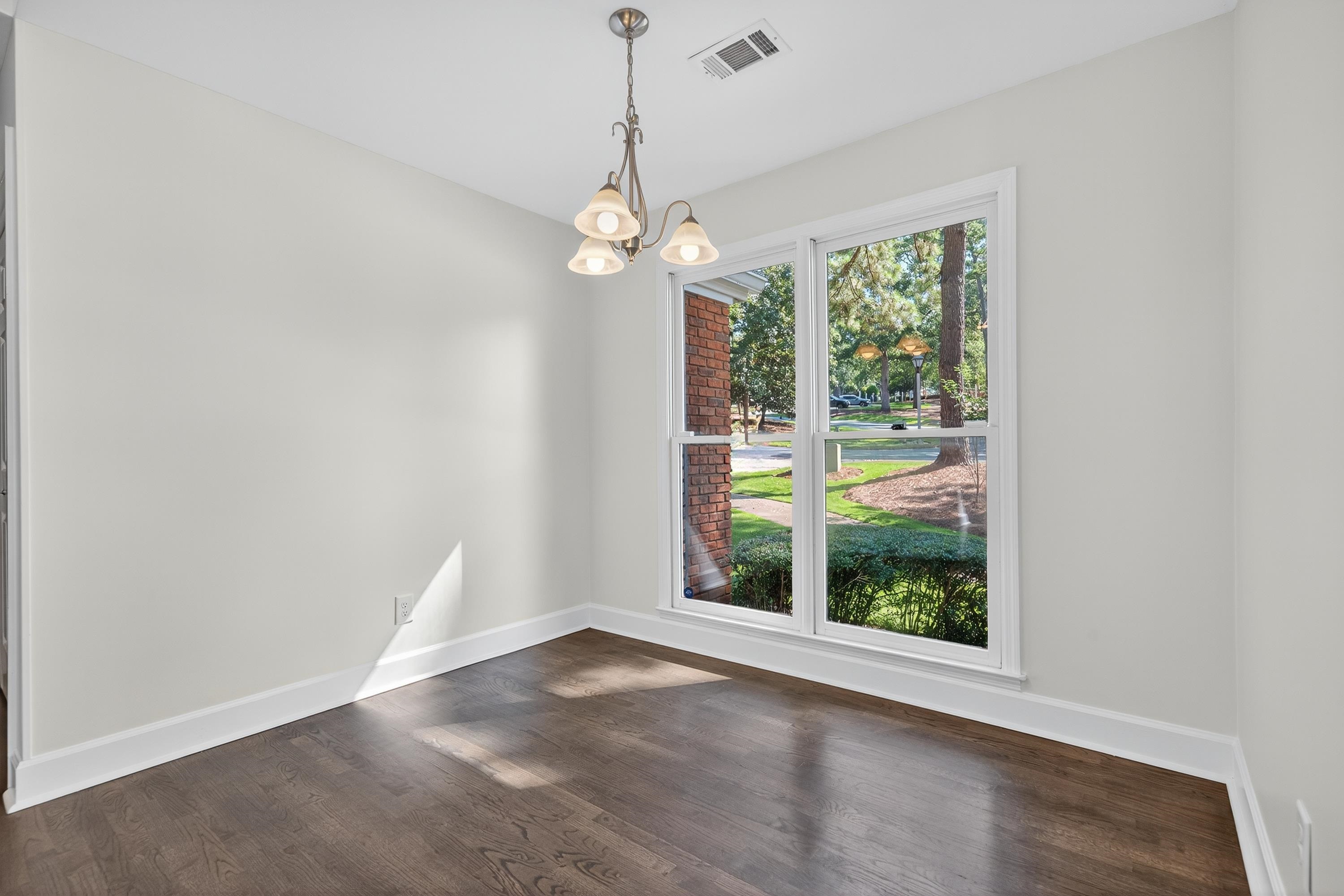 1073 CLUB HOUSE LANE