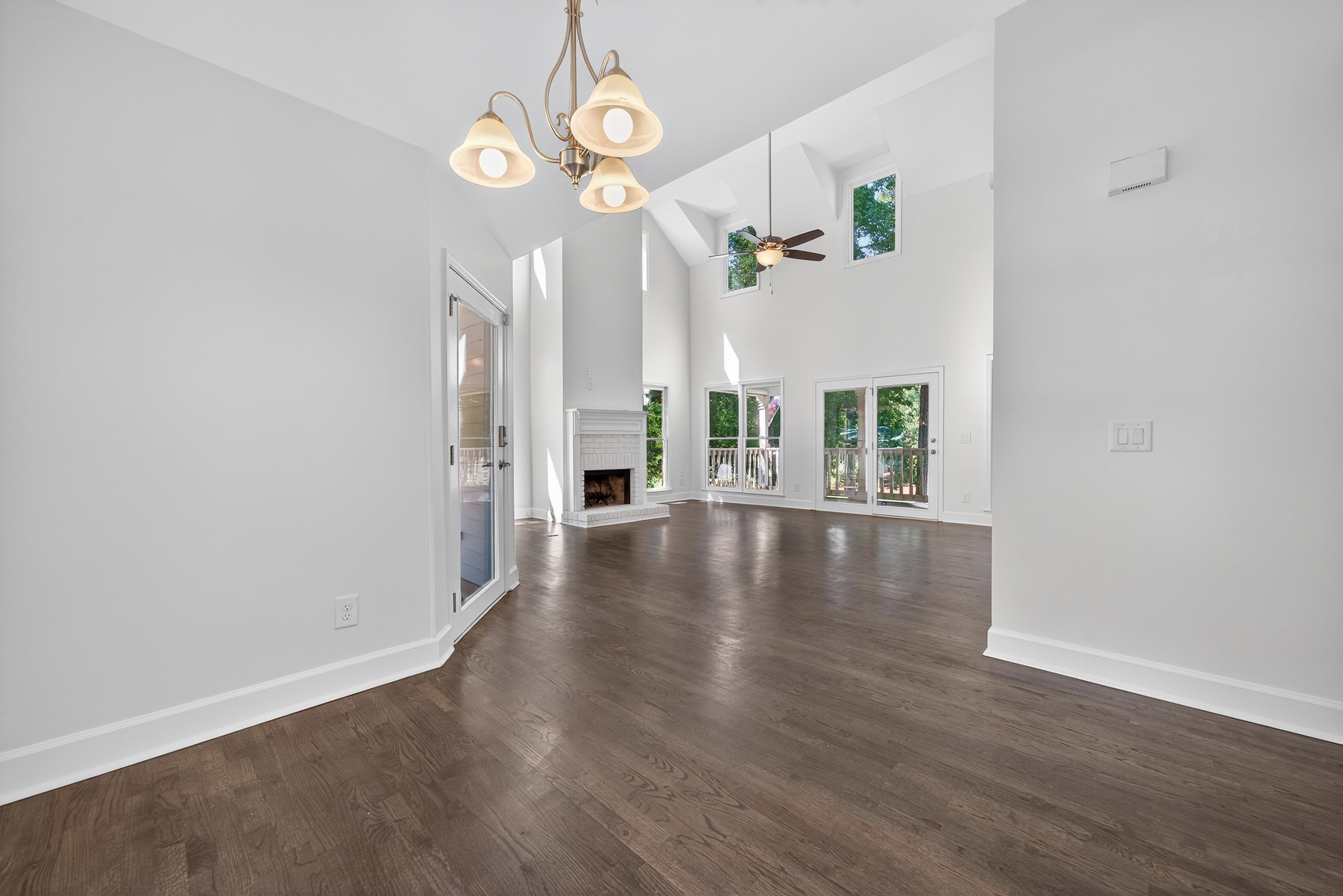 1073 CLUB HOUSE LANE