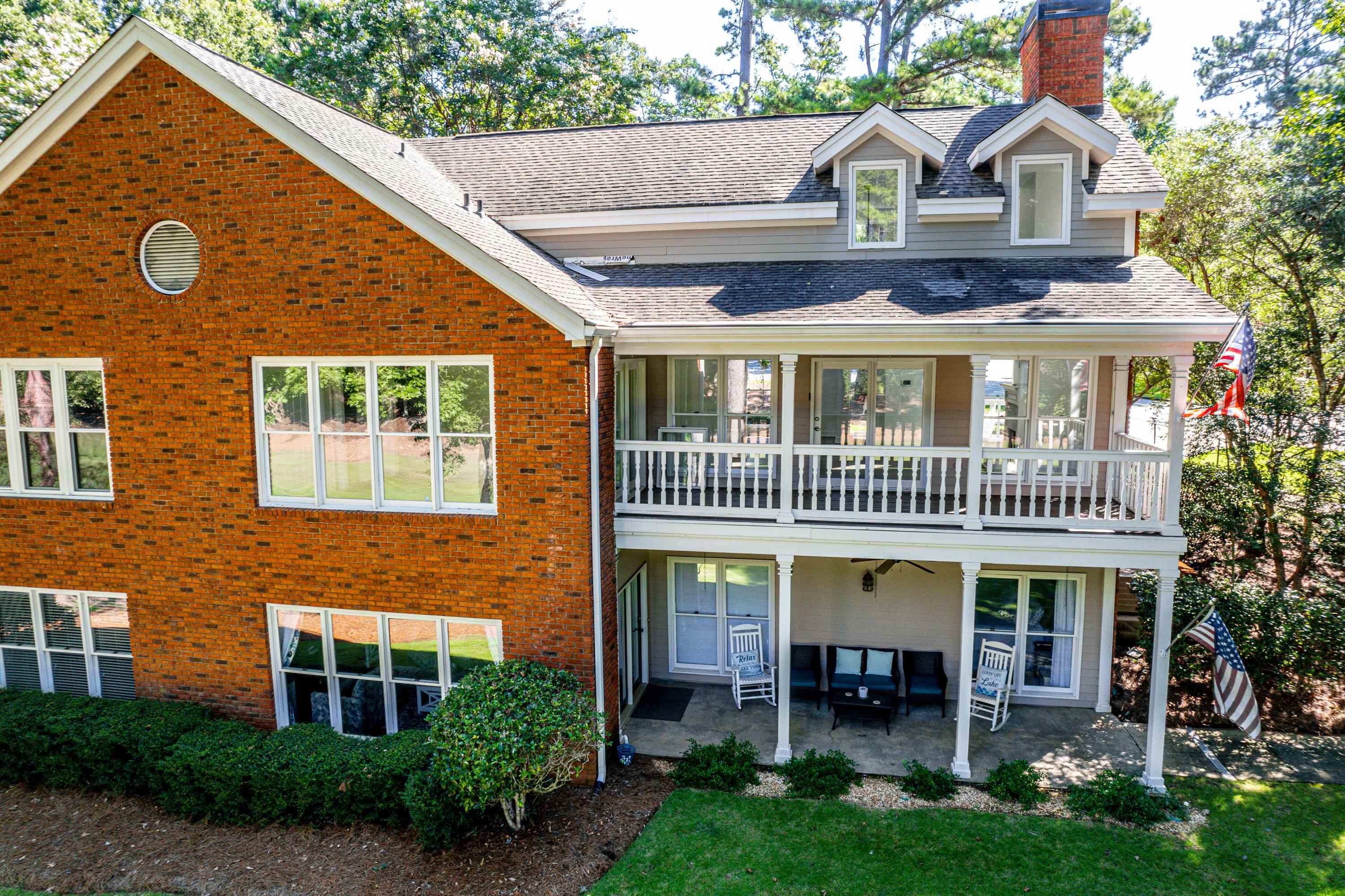 1073 CLUB HOUSE LANE