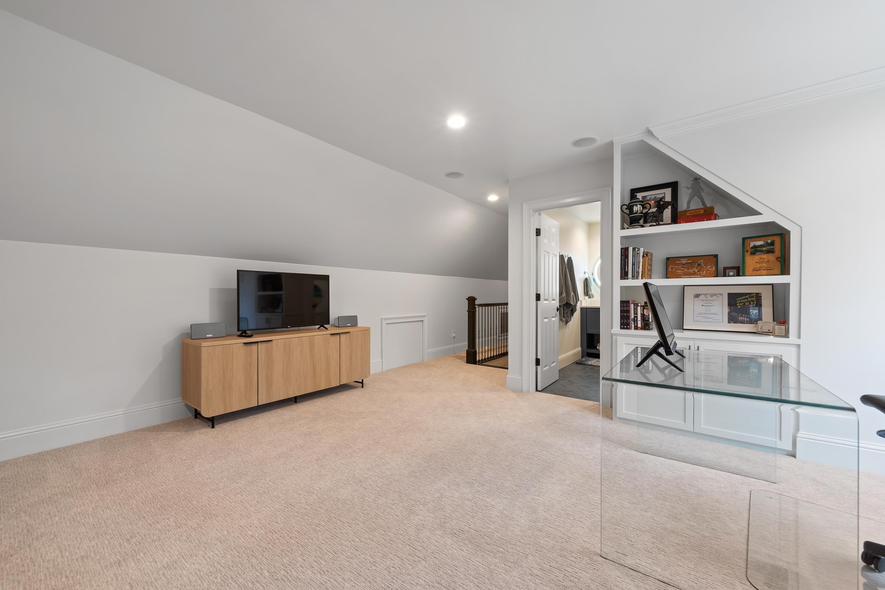1090 CURTRIGHT PLACE