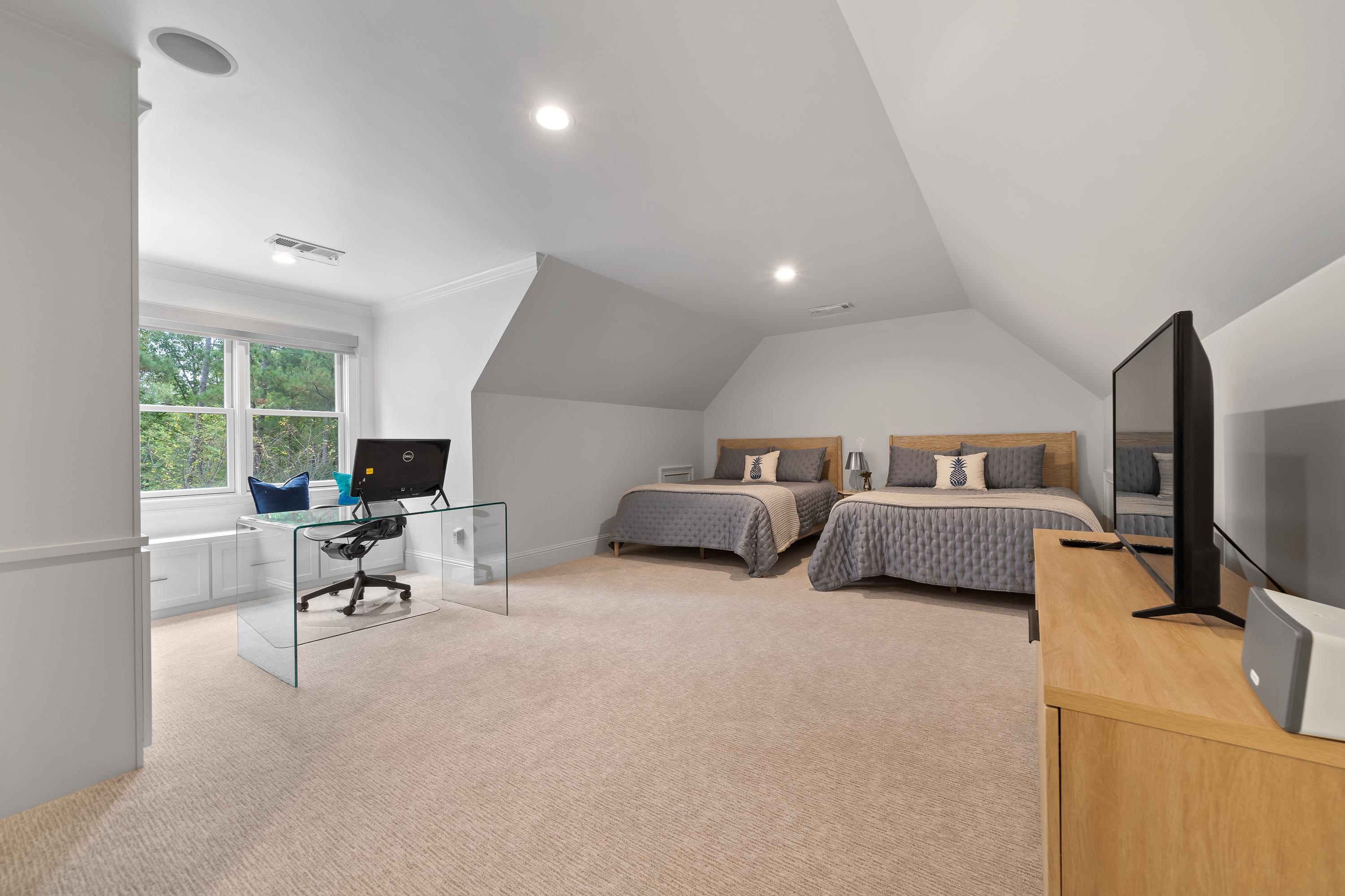 1090 CURTRIGHT PLACE