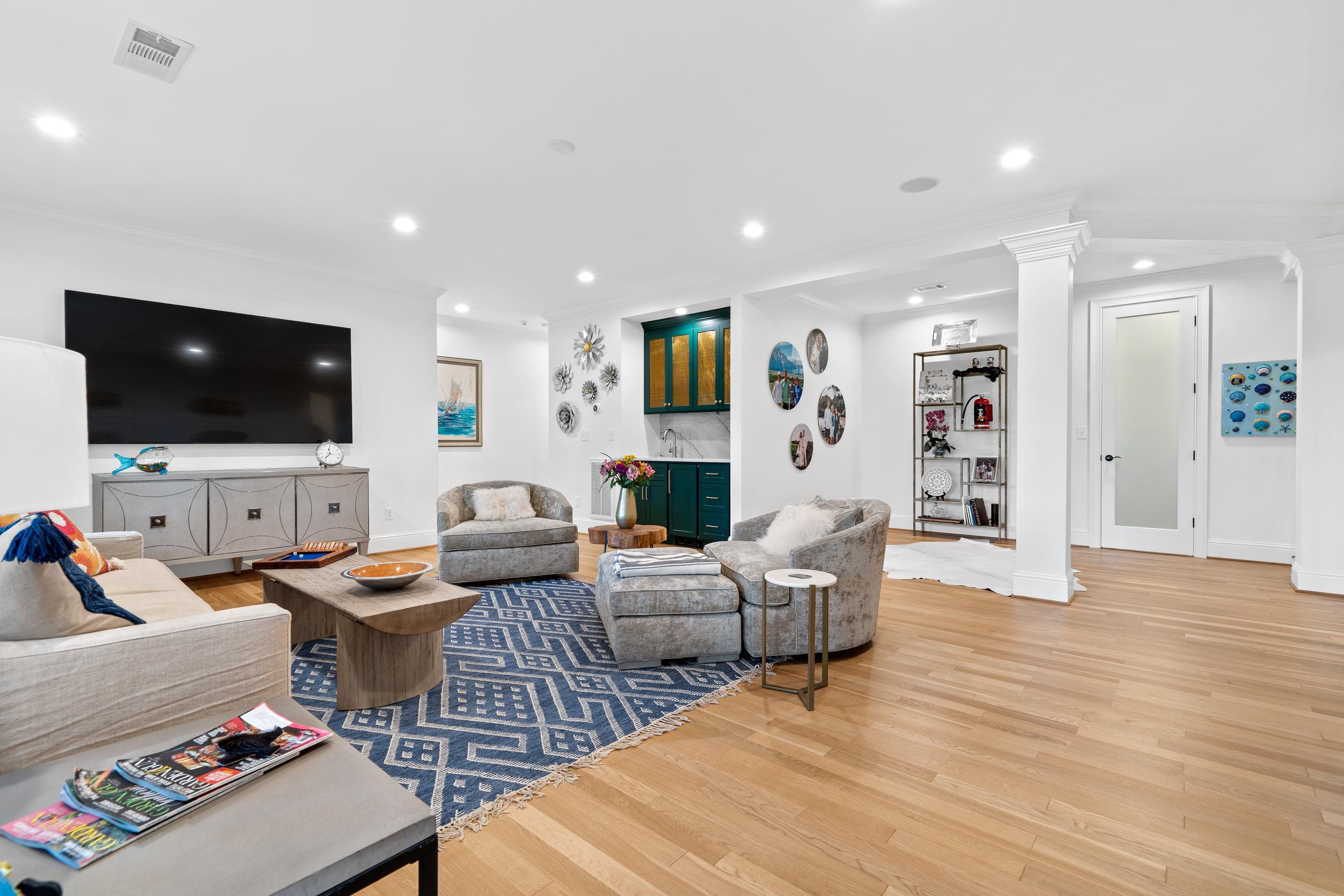 1090 CURTRIGHT PLACE