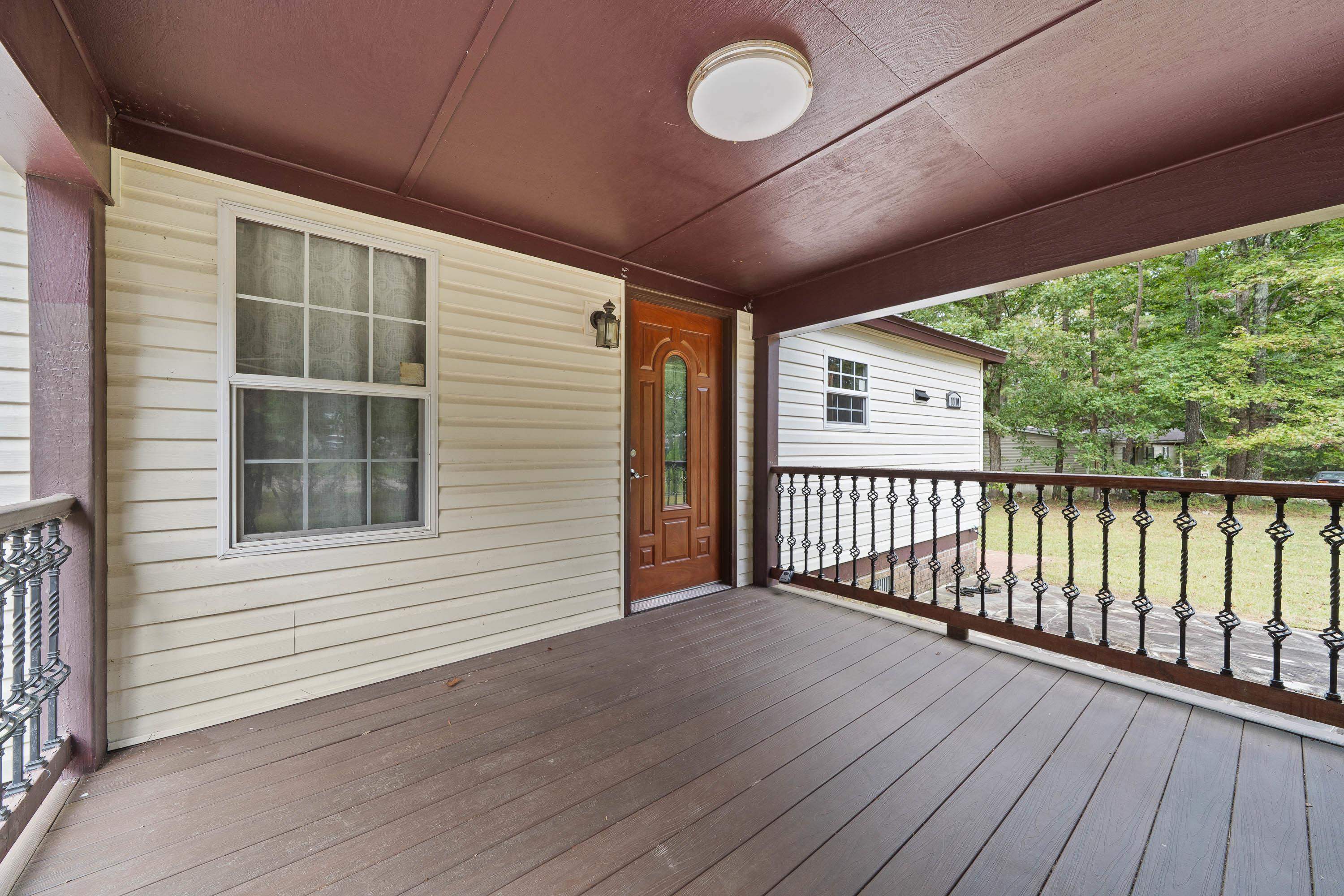 1110 WOODLAND WAY