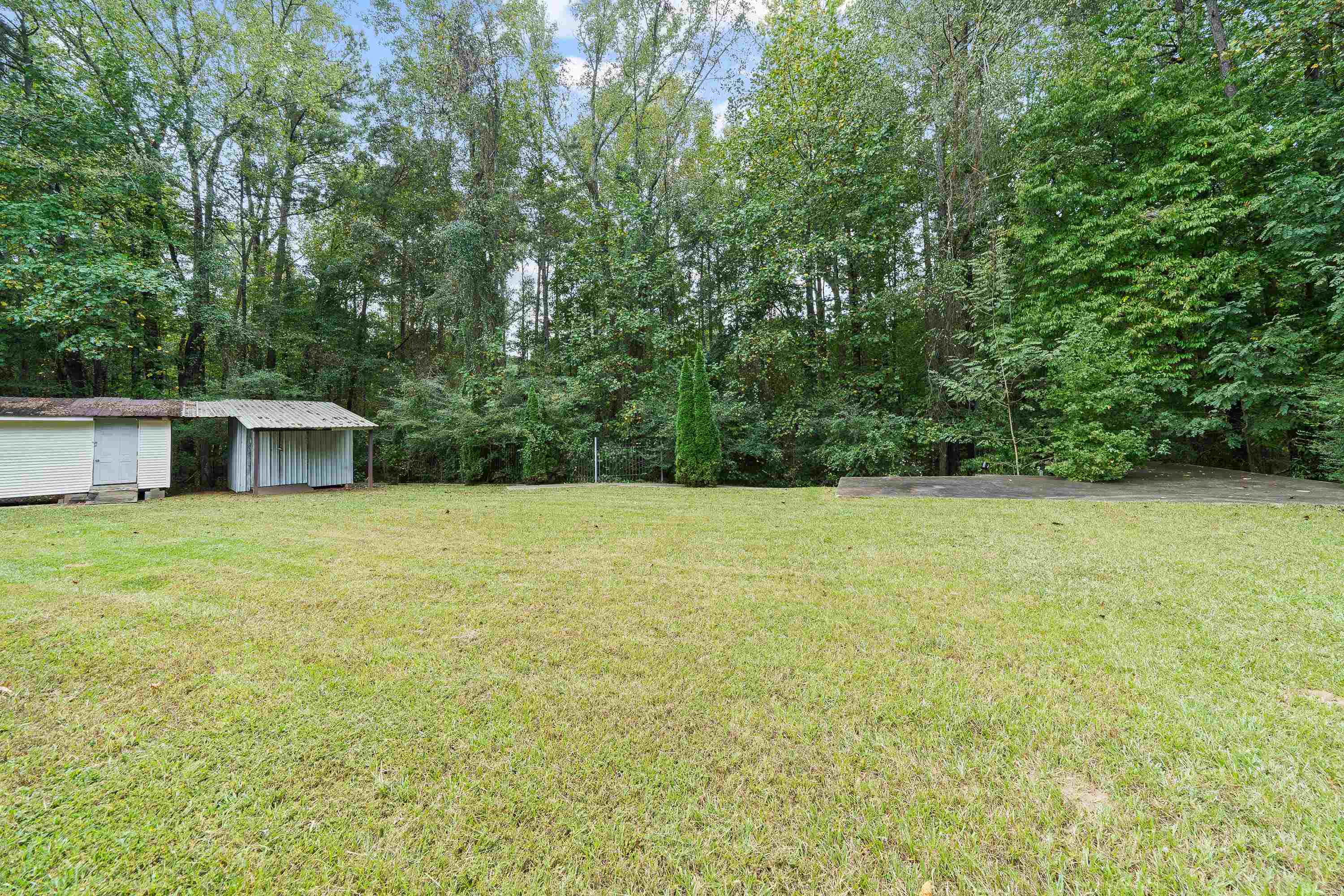 1110 WOODLAND WAY