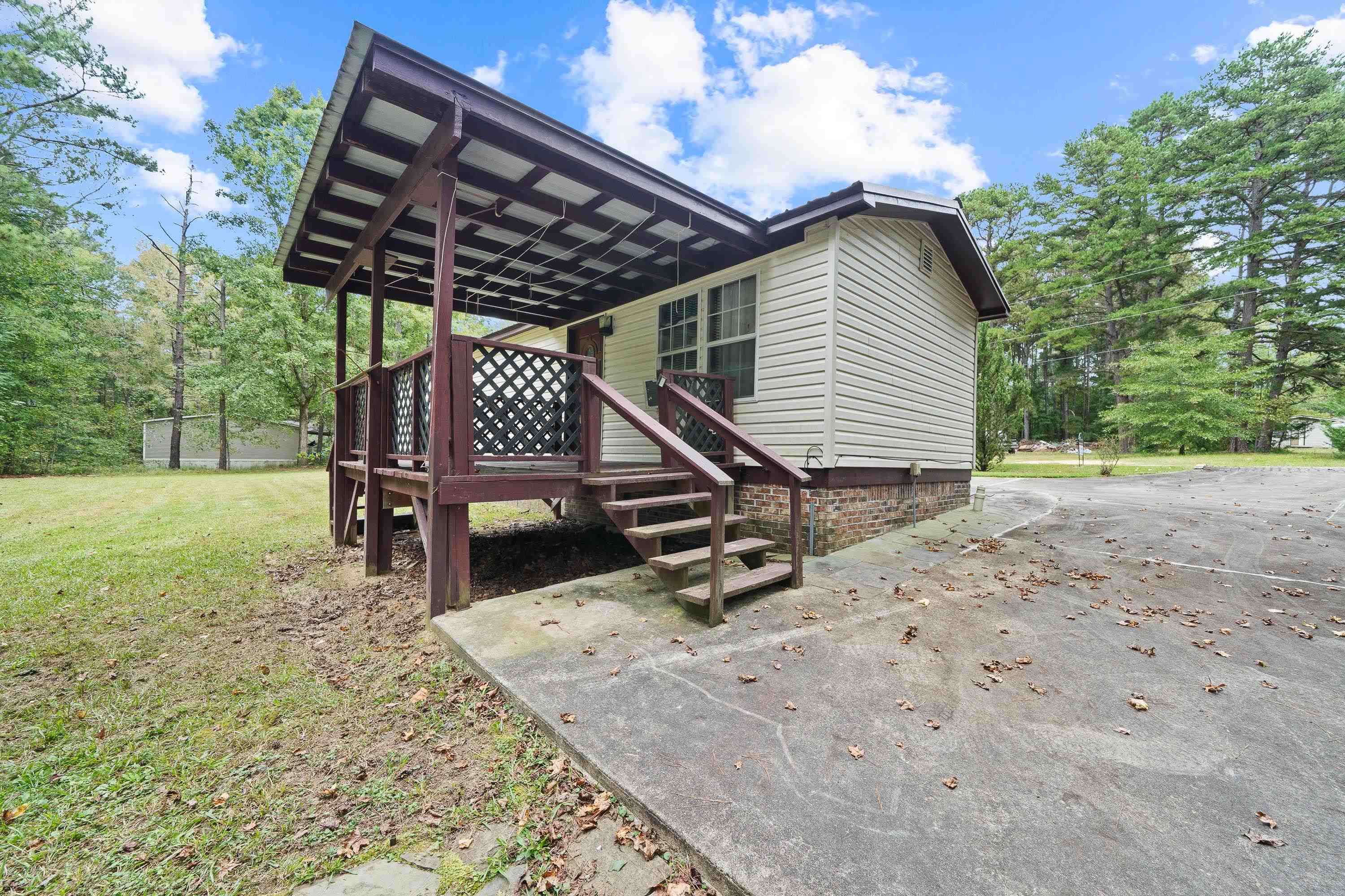 1110 WOODLAND WAY