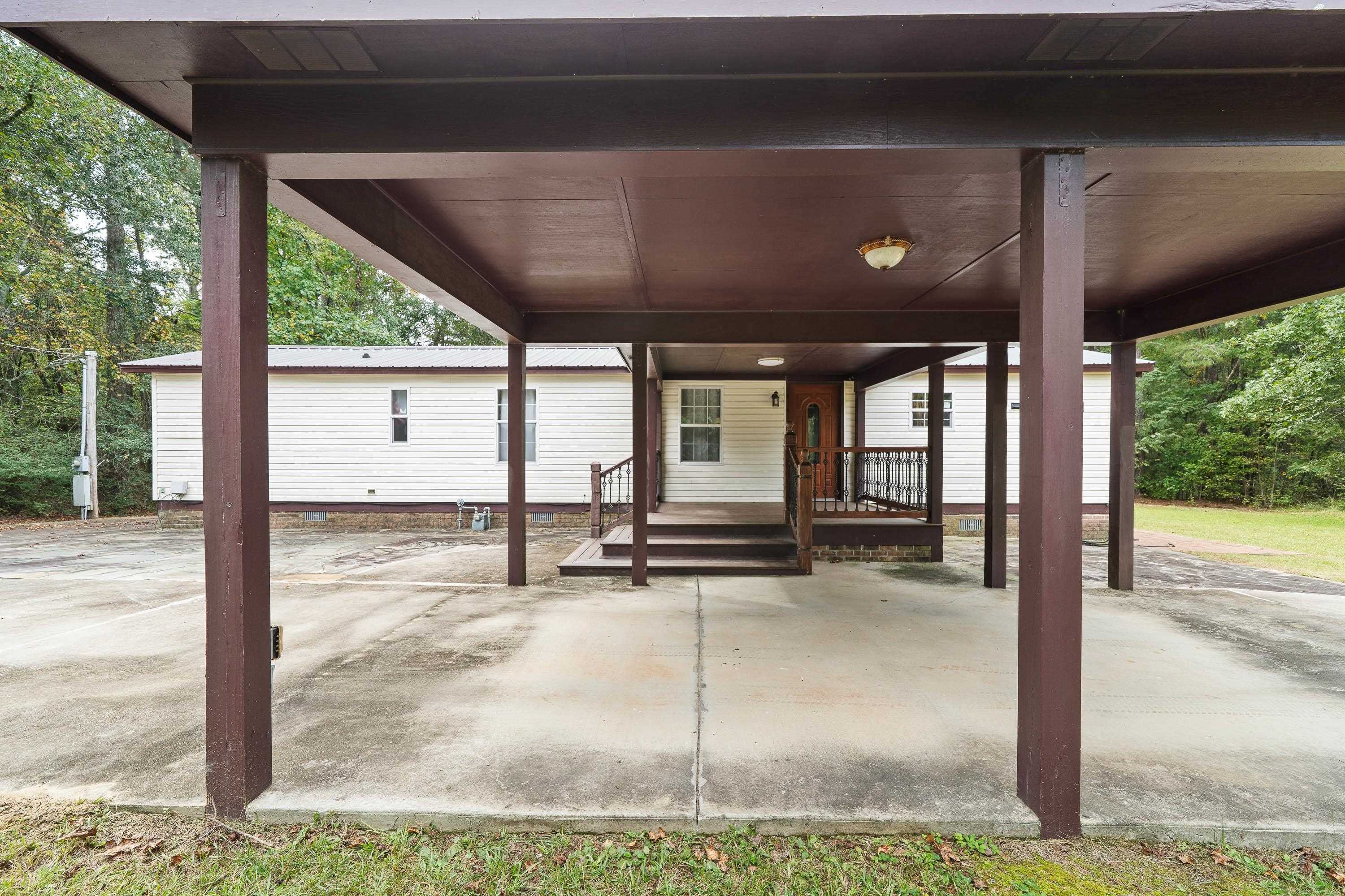 1110 WOODLAND WAY