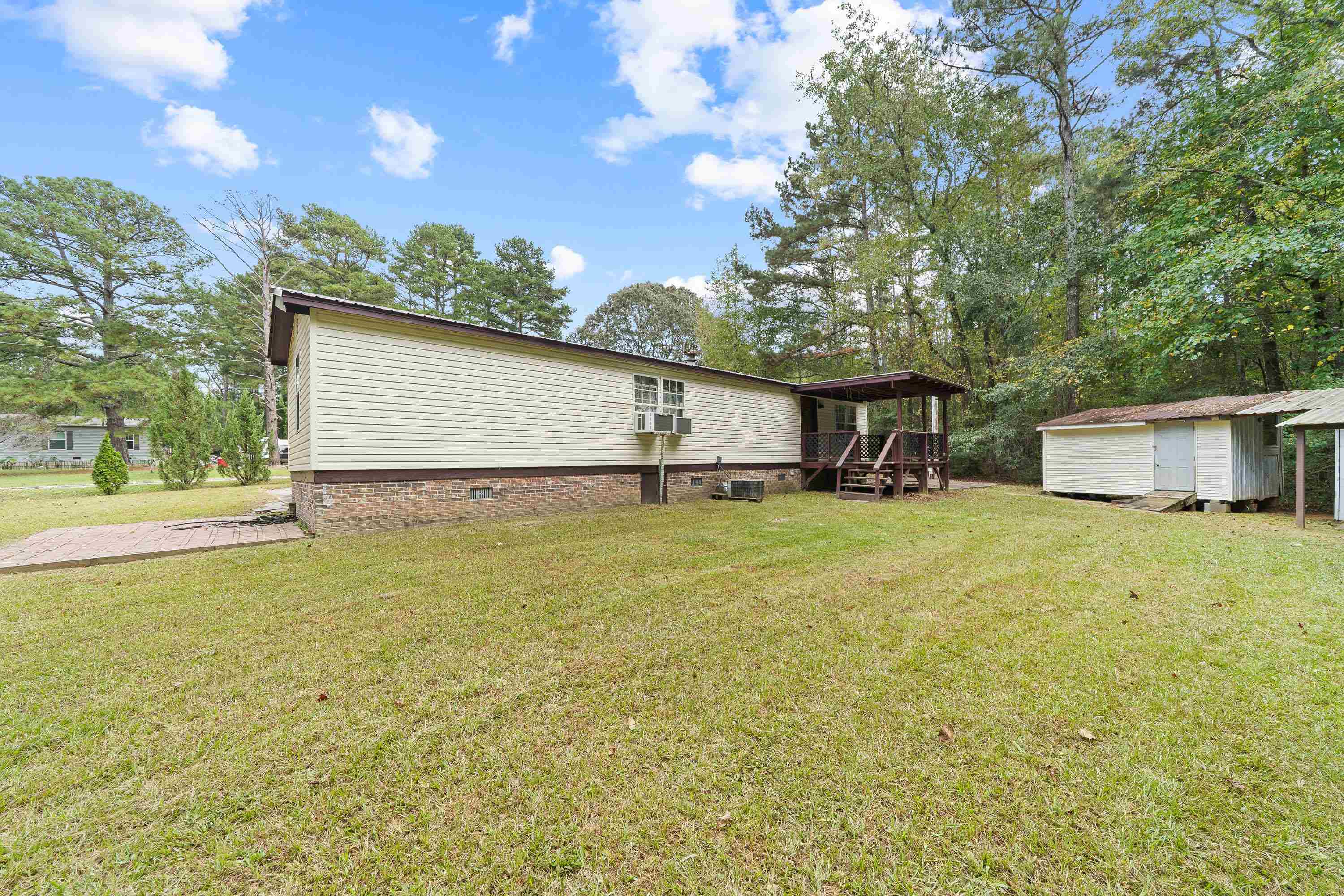 1110 WOODLAND WAY