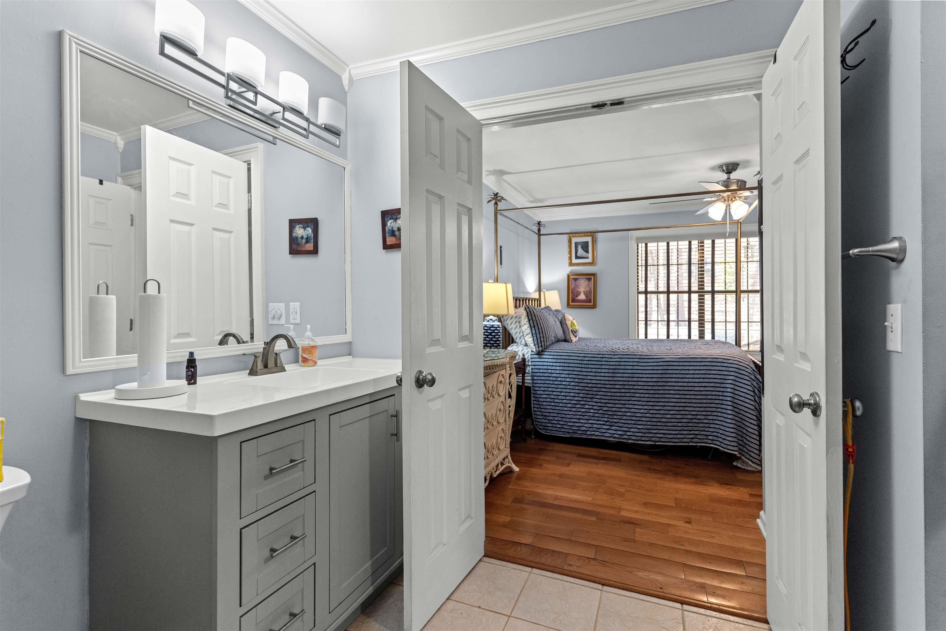 121 E RIVER BEND DRIVE