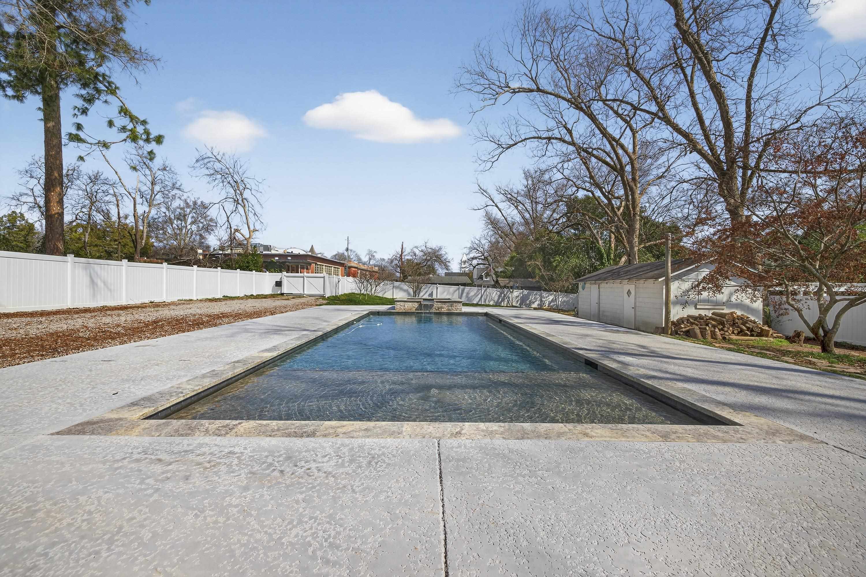 302 N LAFAYETTE STREET