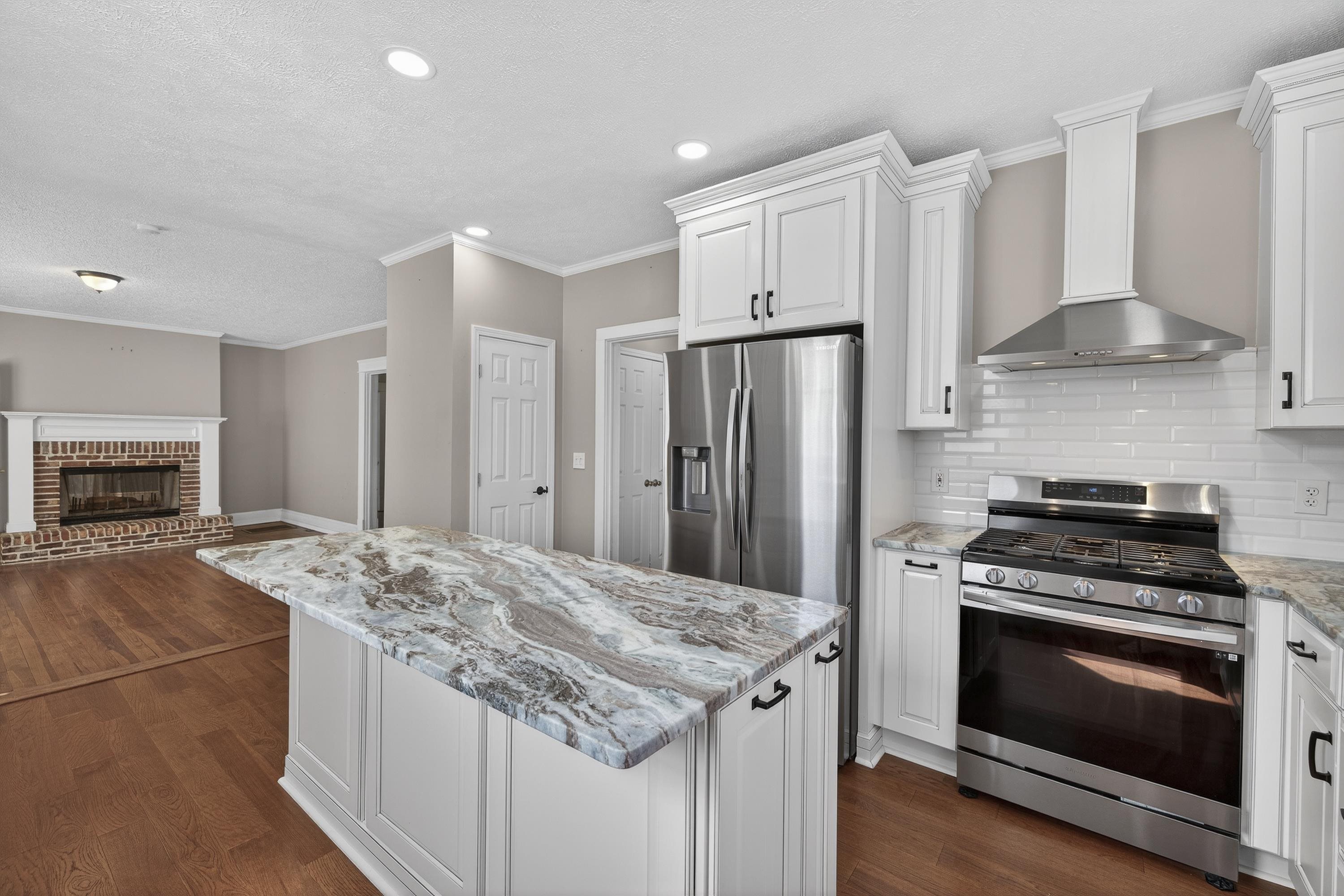 302 N LAFAYETTE STREET