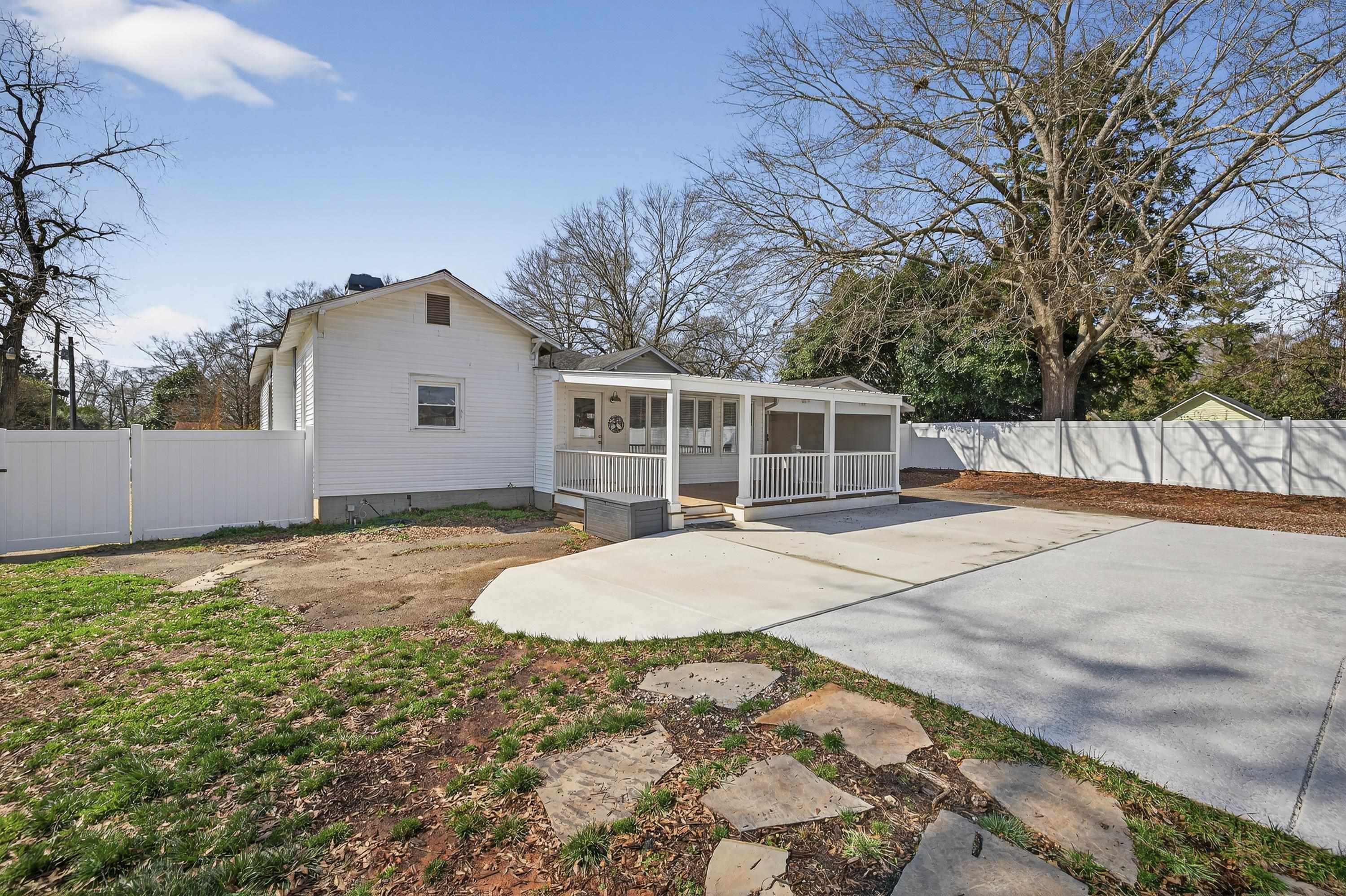 302 N LAFAYETTE STREET