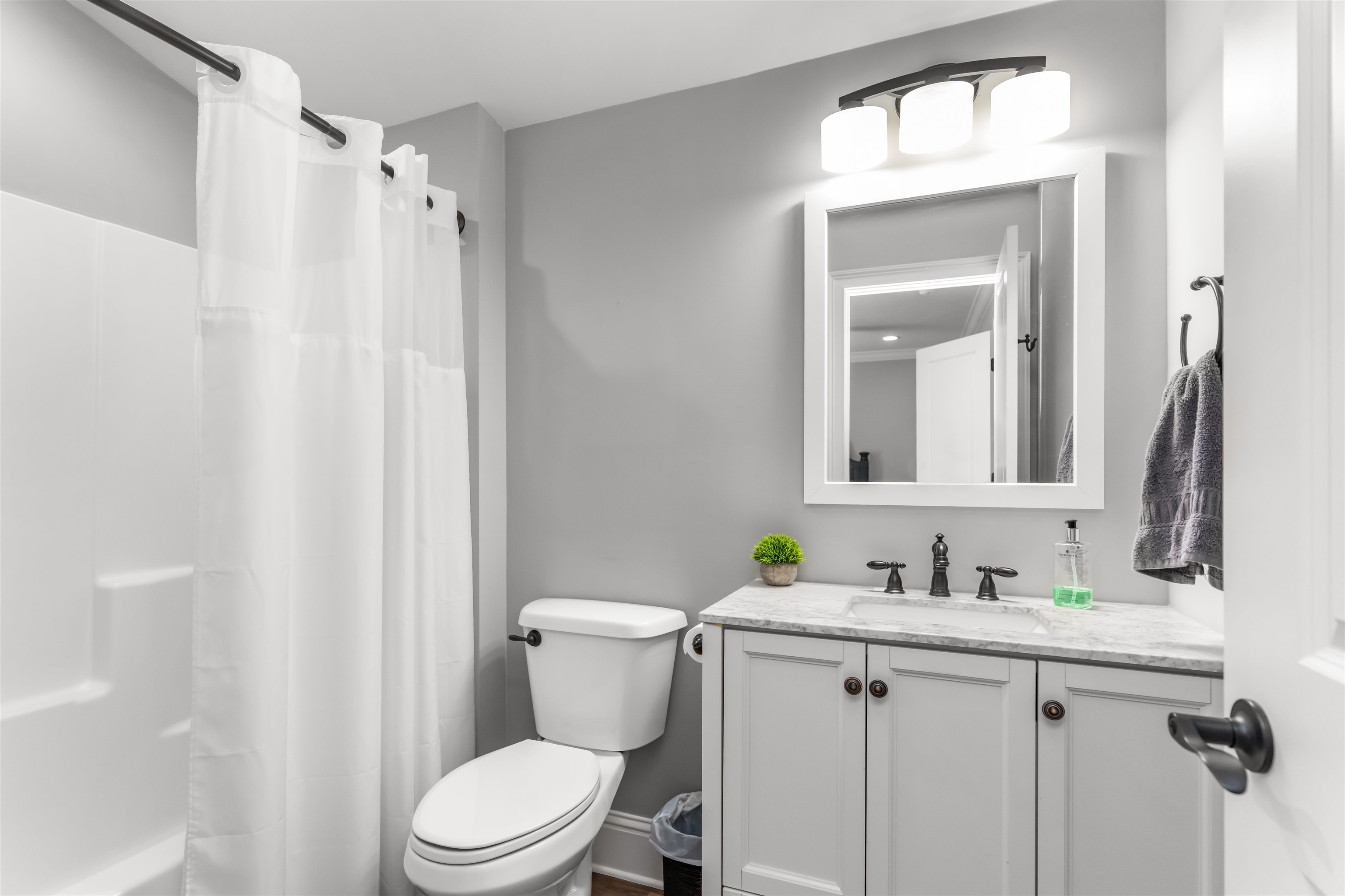 1231 GLEN EAGLE DRIVE