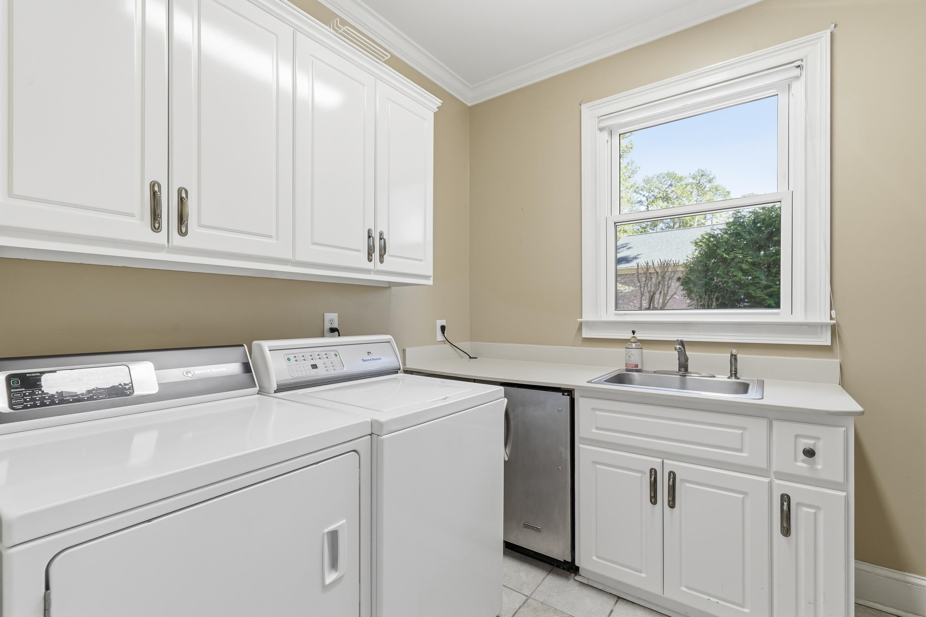 1811 SNUG HARBOR DRIVE