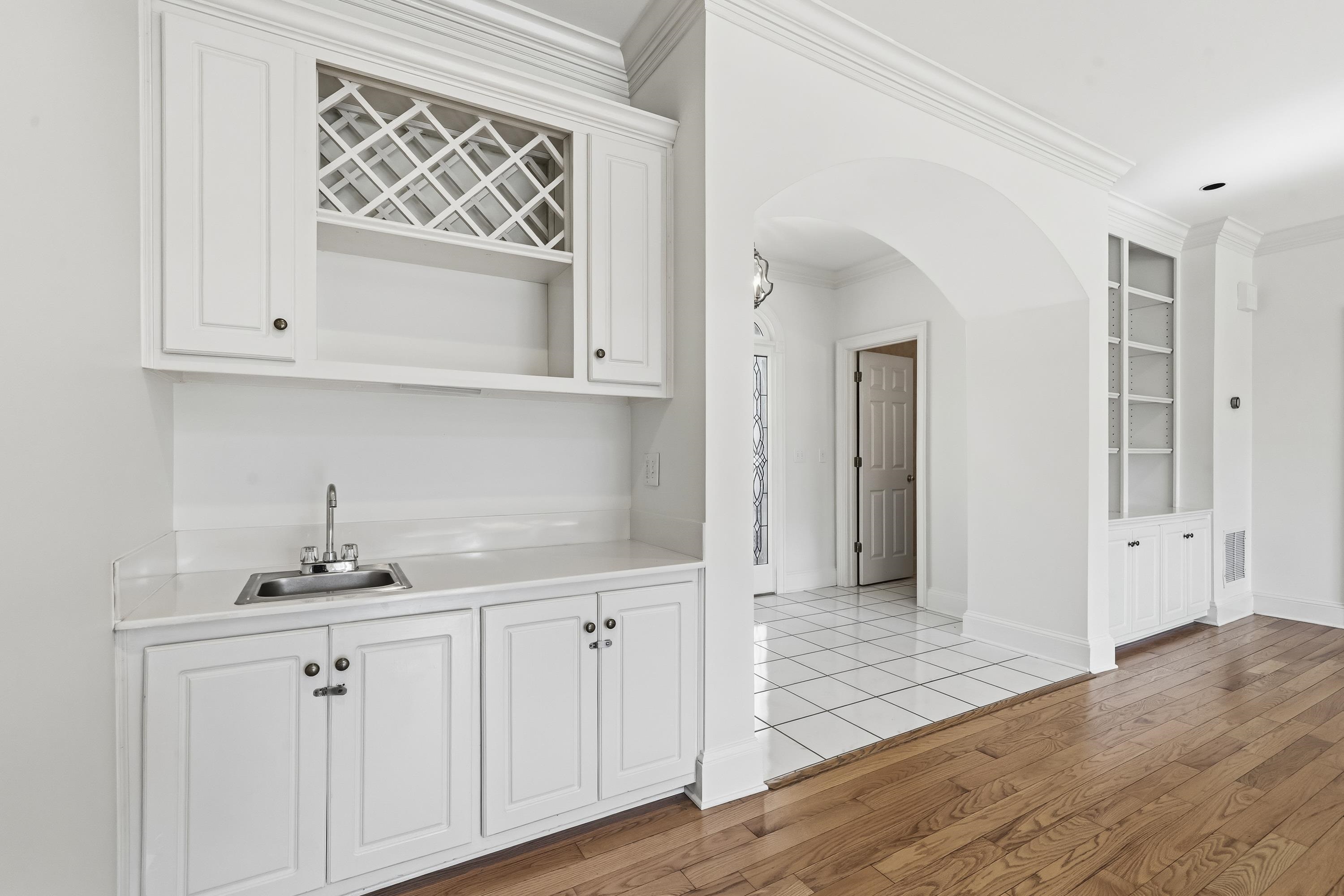 1811 SNUG HARBOR DRIVE