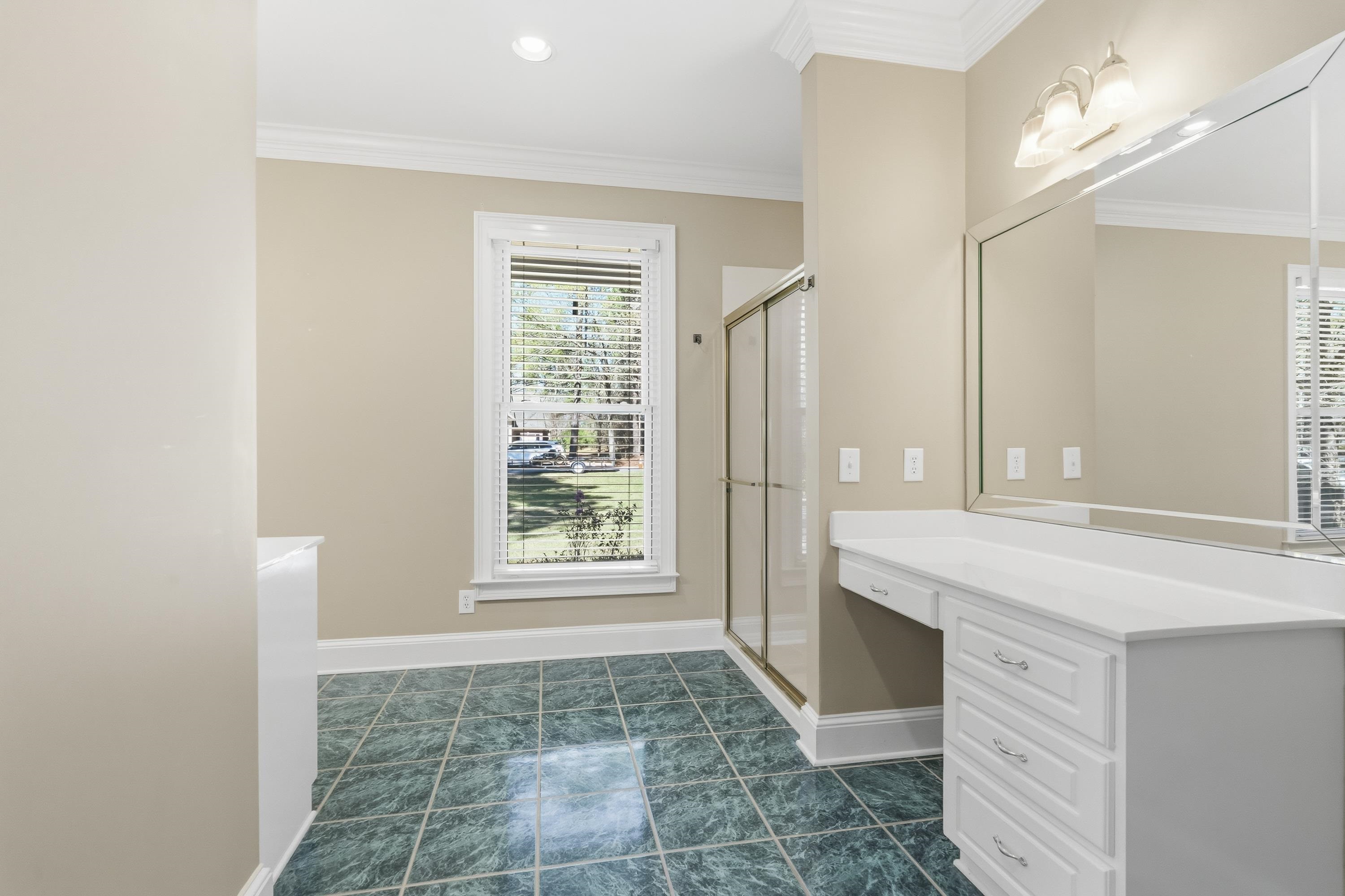 1811 SNUG HARBOR DRIVE