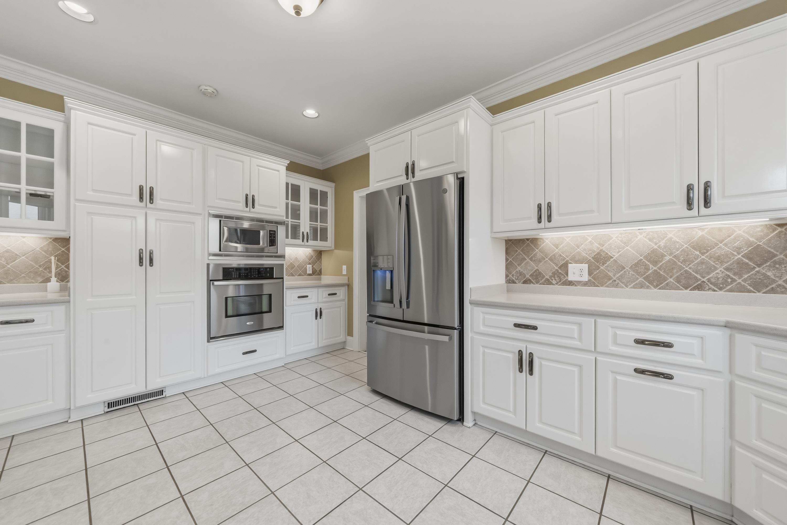 1811 SNUG HARBOR DRIVE