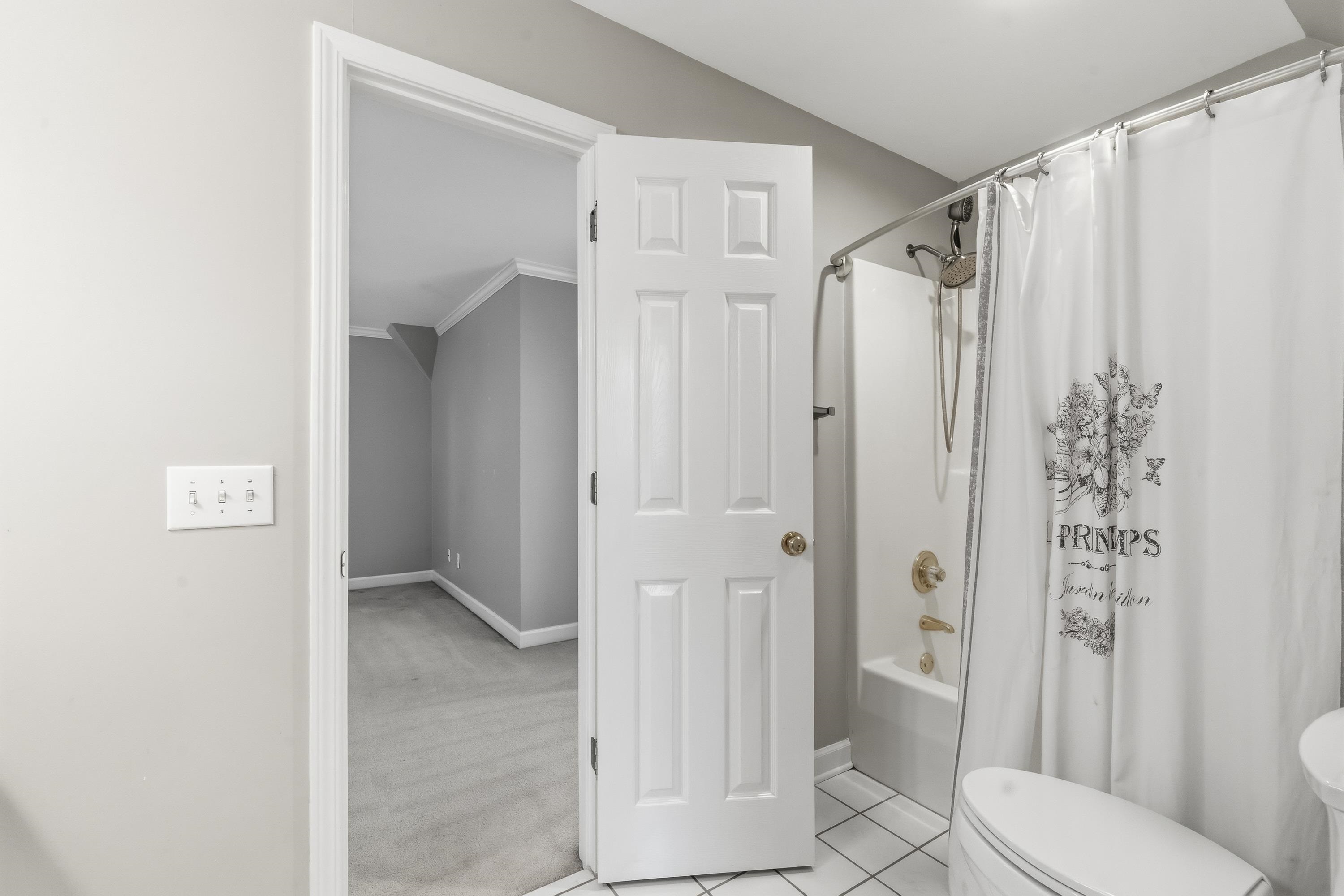 1811 SNUG HARBOR DRIVE