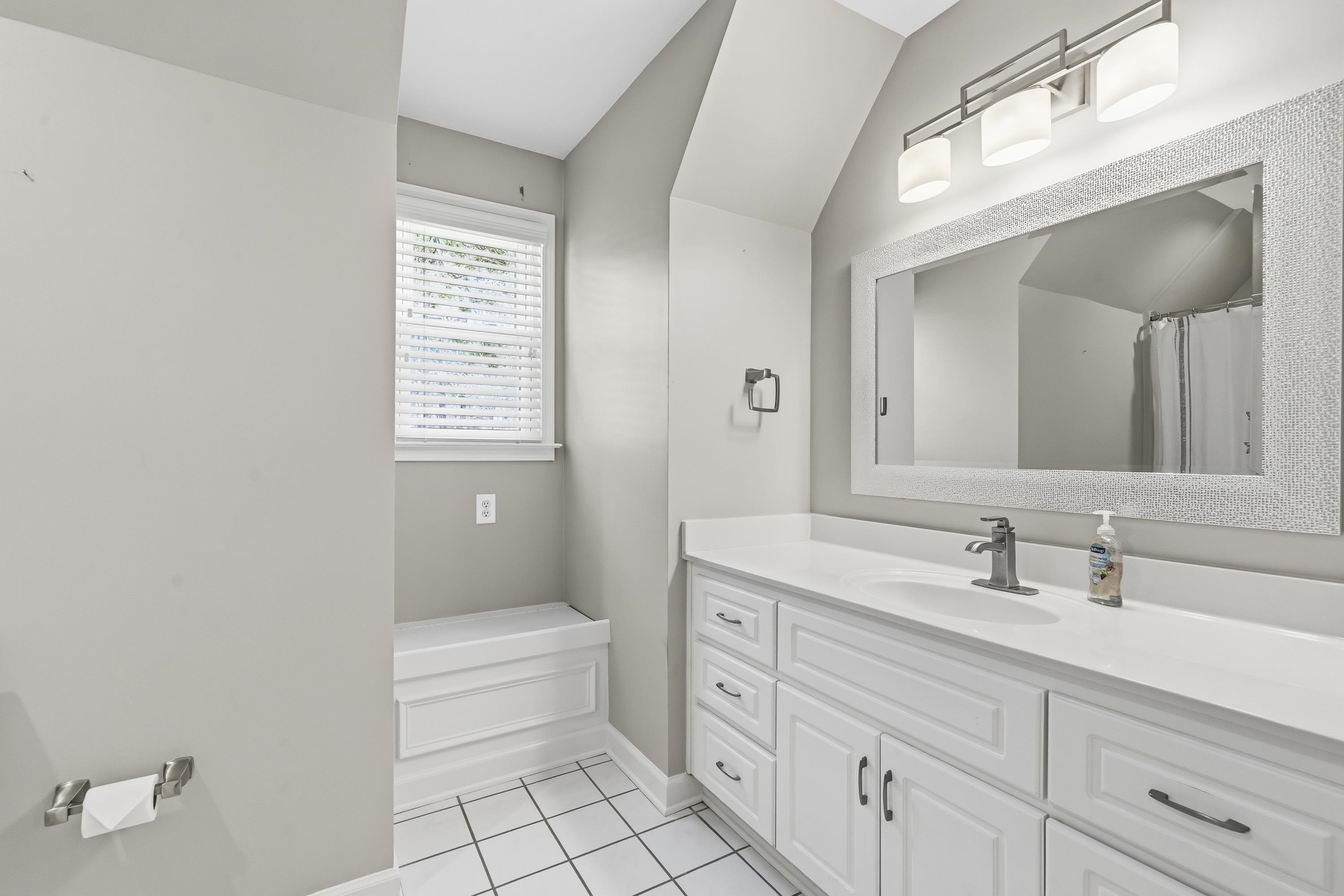 1811 SNUG HARBOR DRIVE