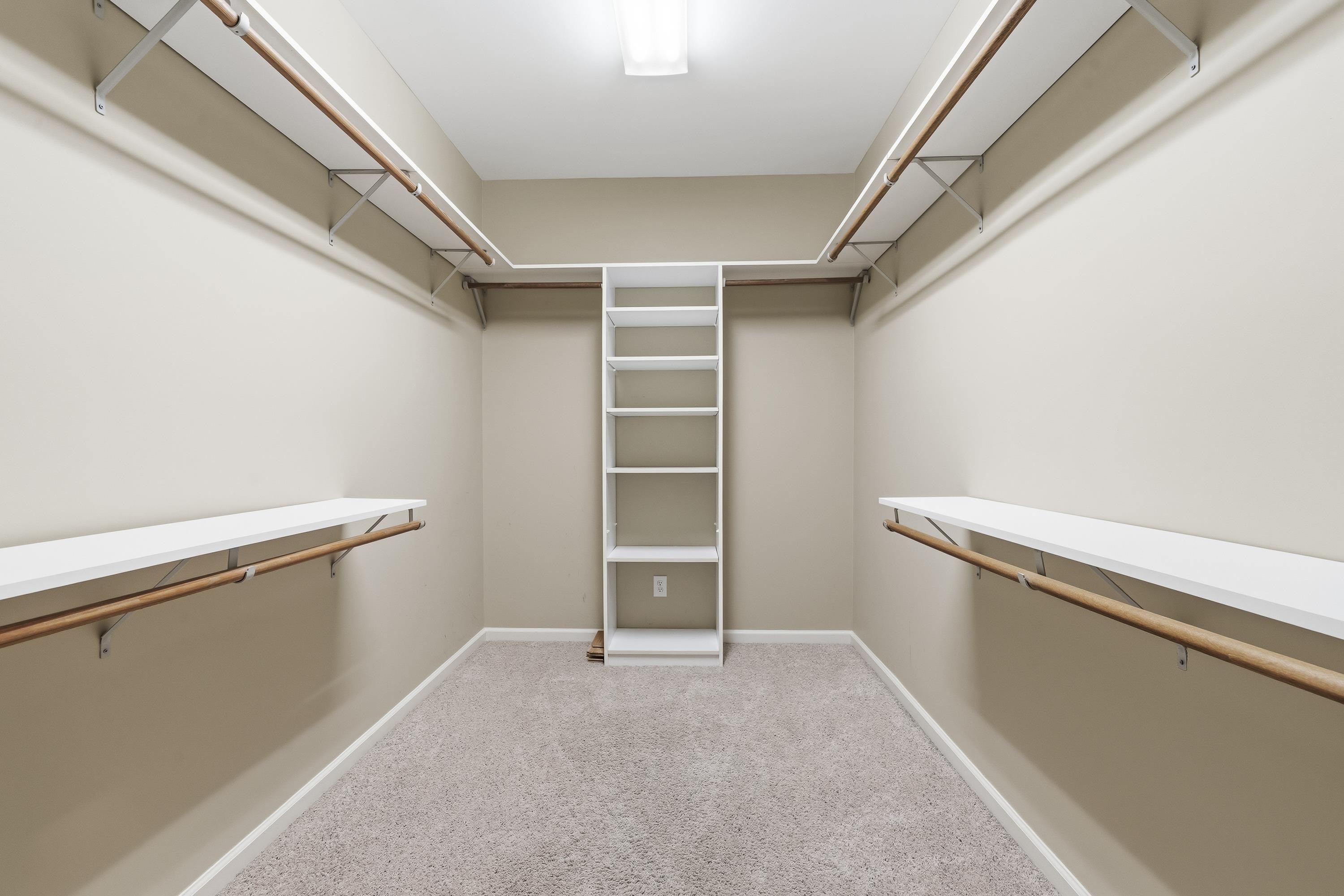 1811 SNUG HARBOR DRIVE