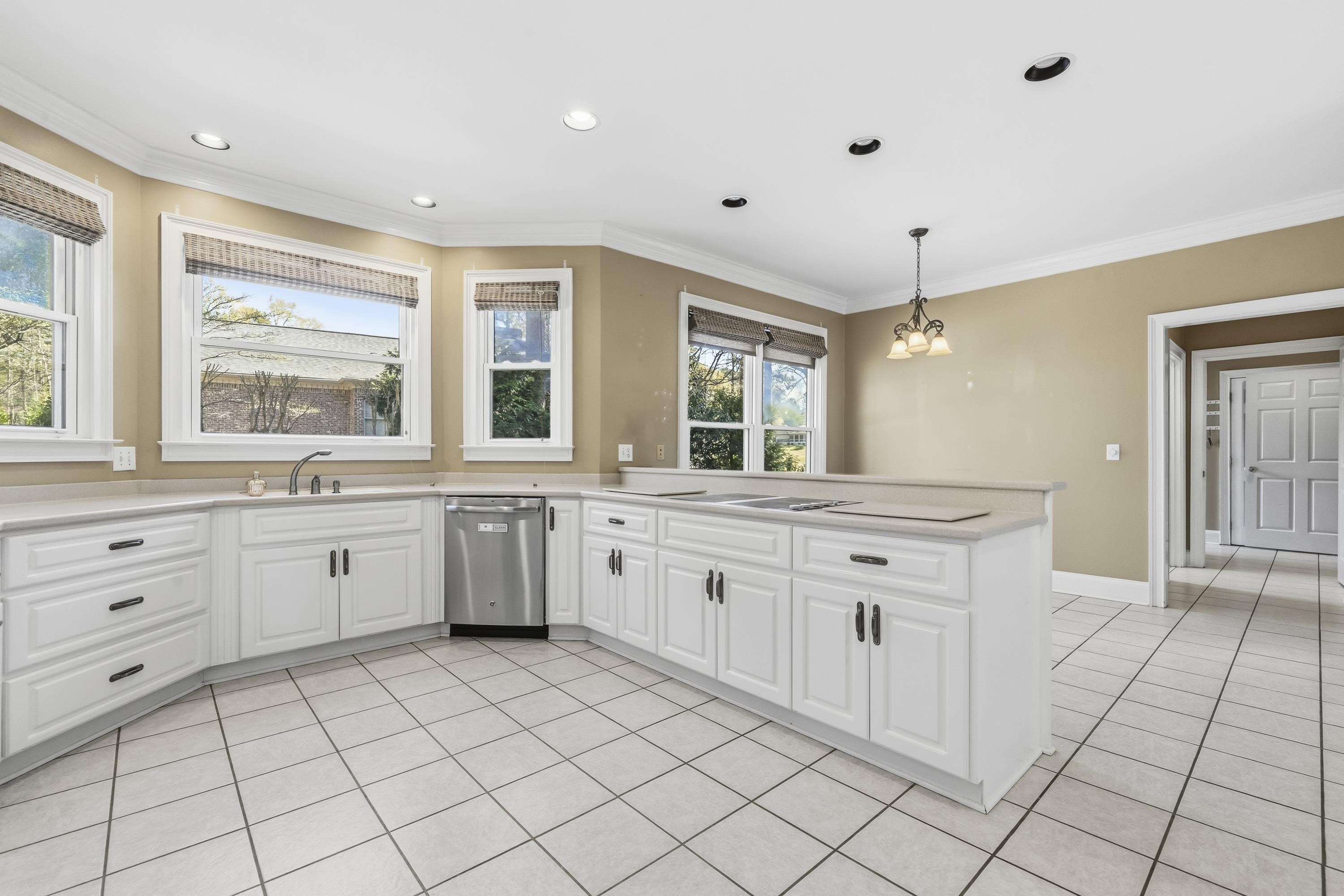 1811 SNUG HARBOR DRIVE