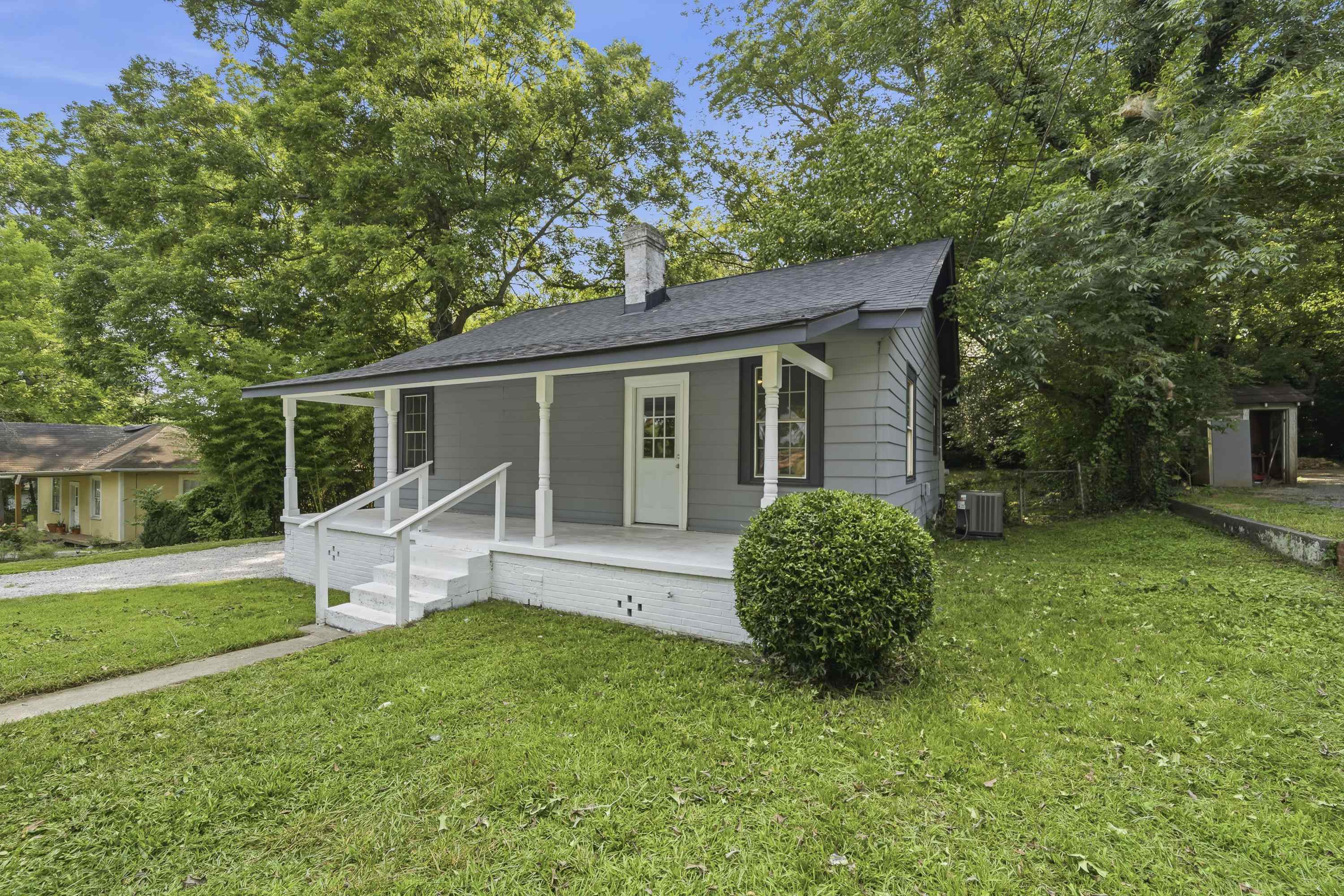 207 N LAUREL AVENUE