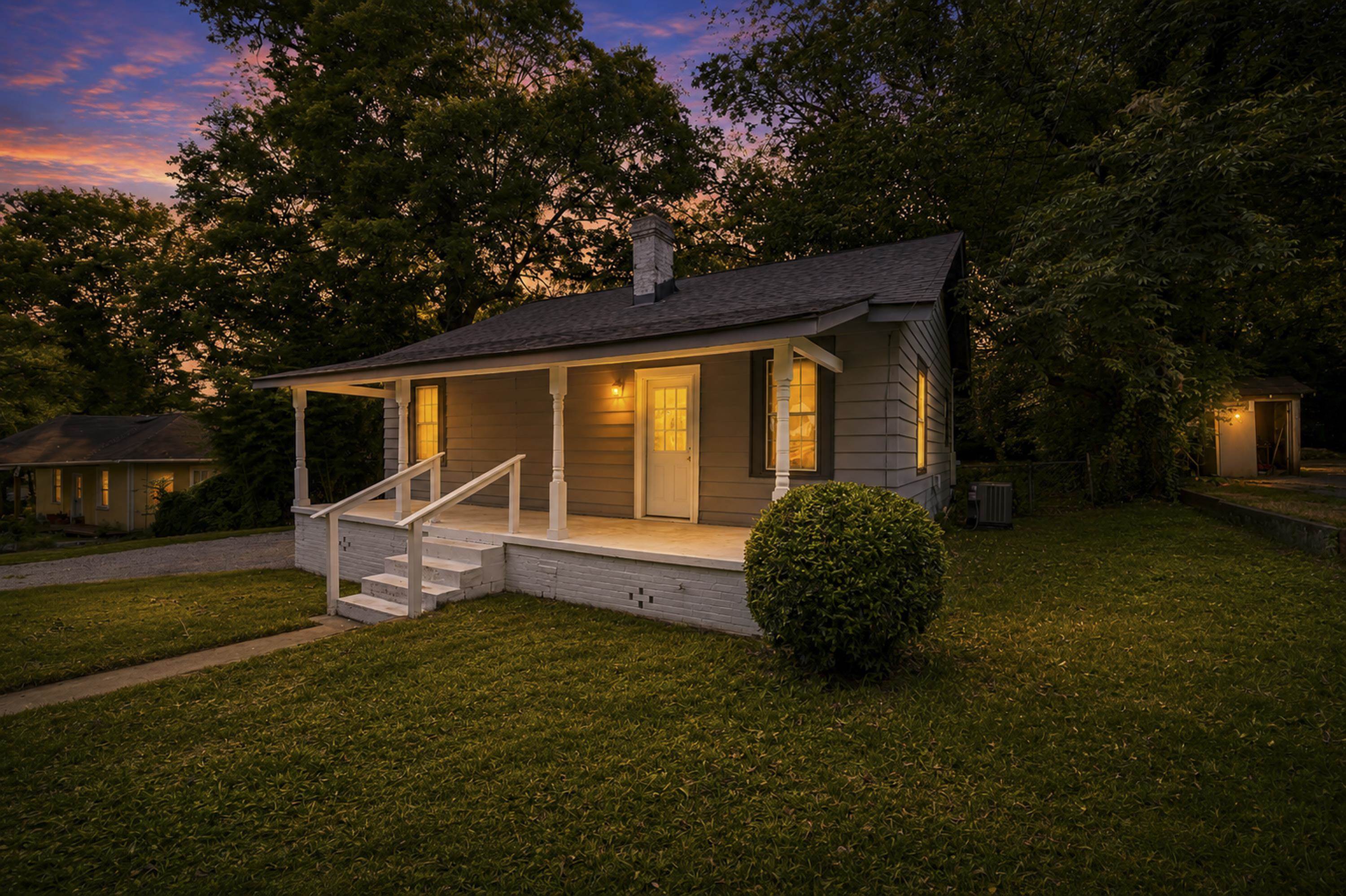 207 N LAUREL AVENUE