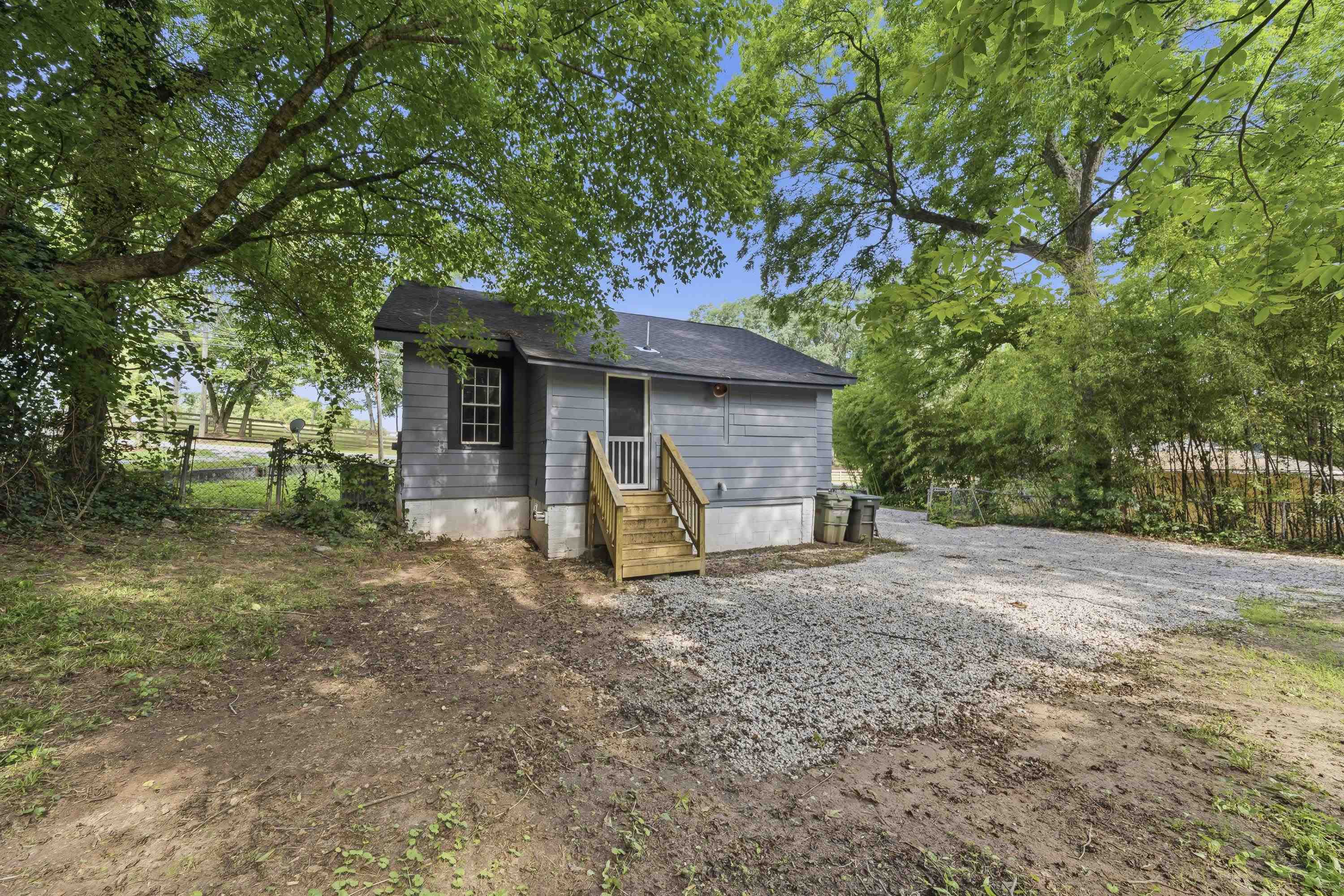 207 N LAUREL AVENUE