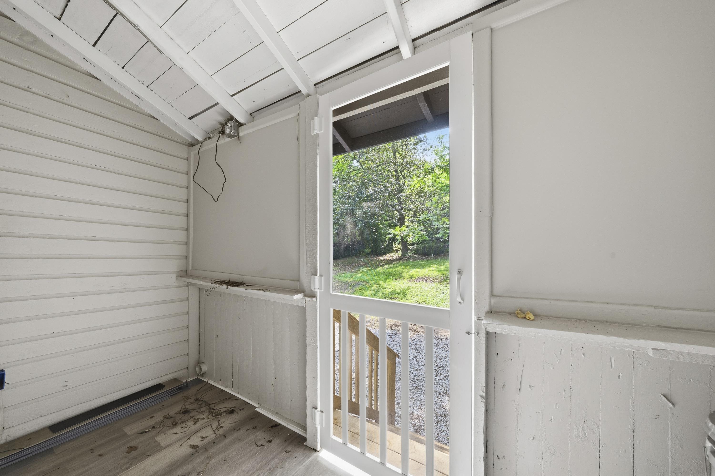 207 N LAUREL AVENUE
