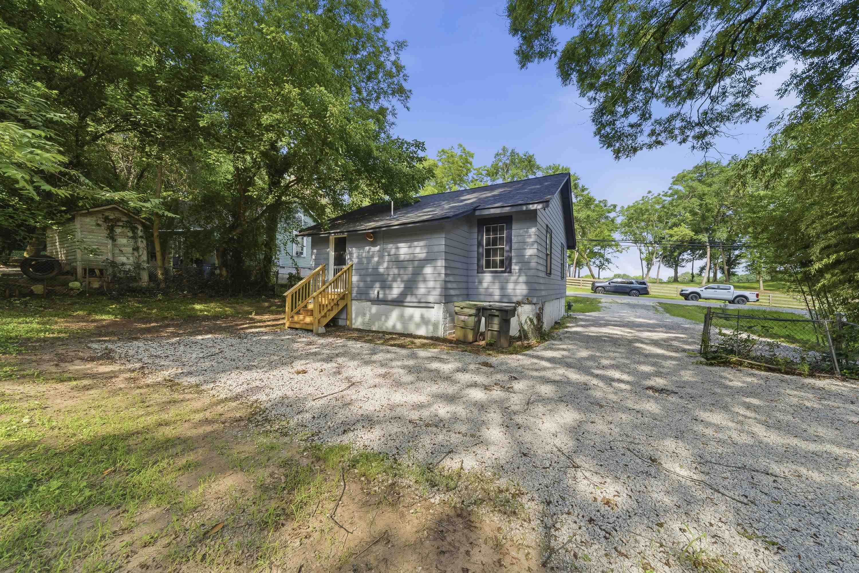 207 N LAUREL AVENUE