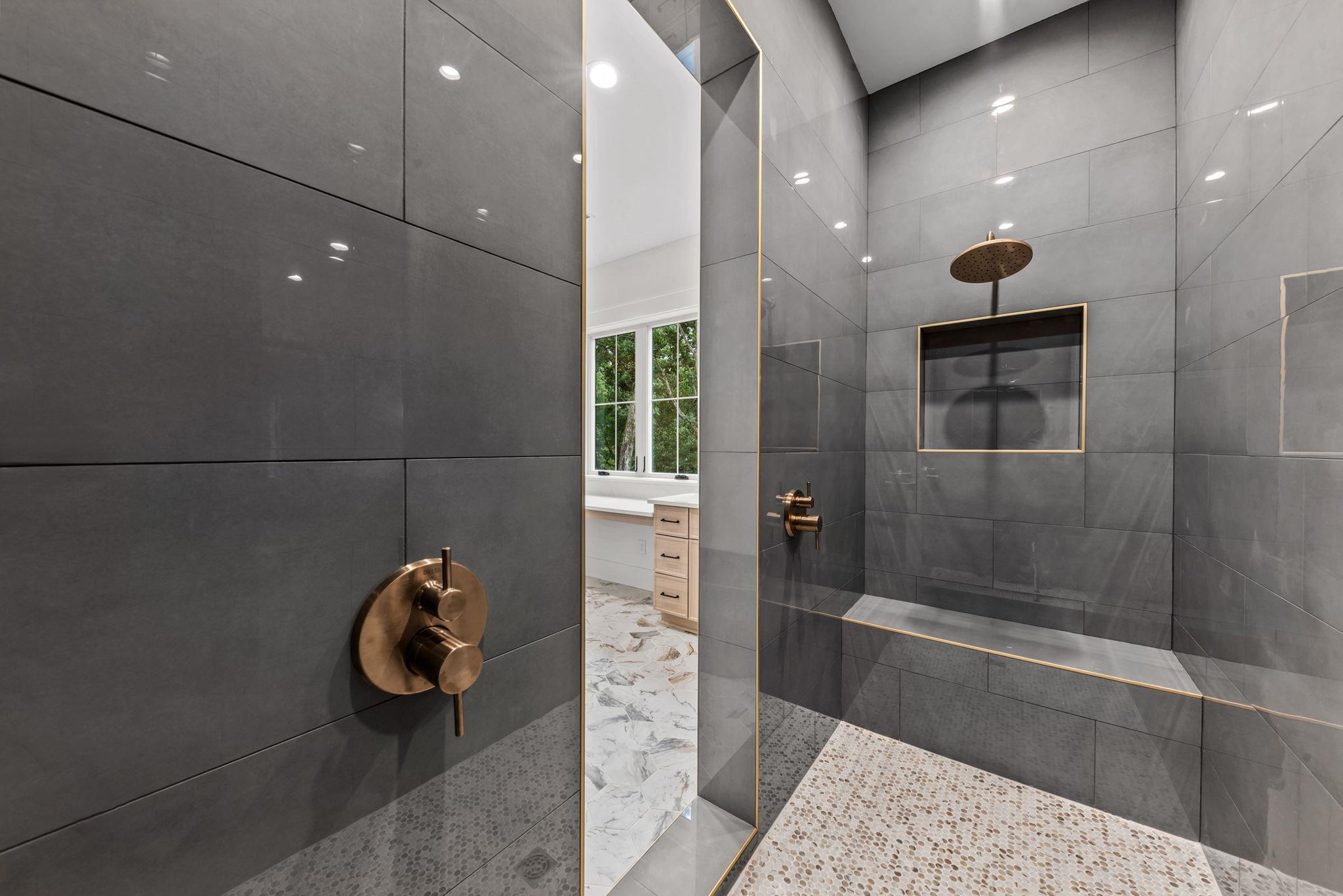 1110 SUNSET BLUFF