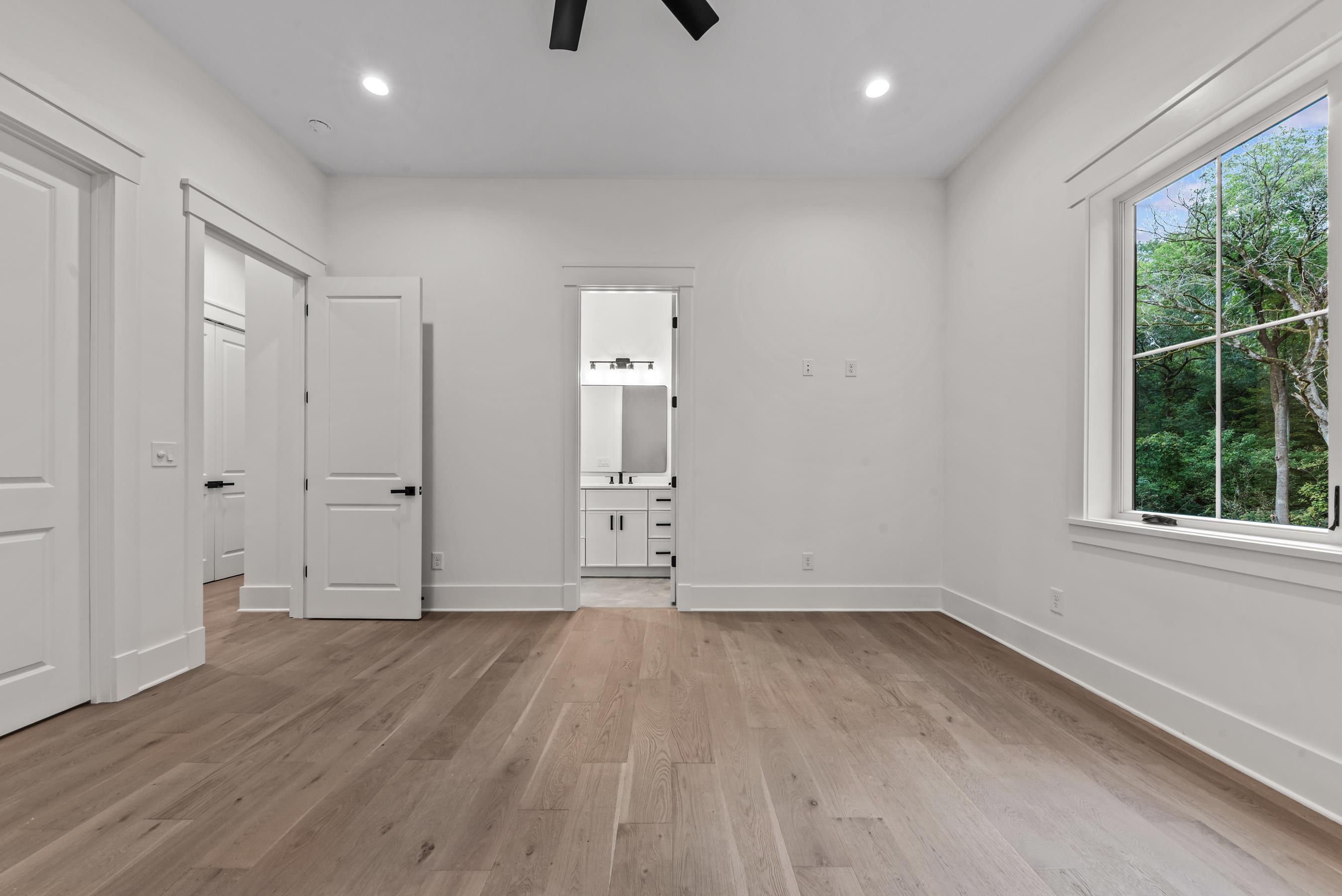 1110 SUNSET BLUFF