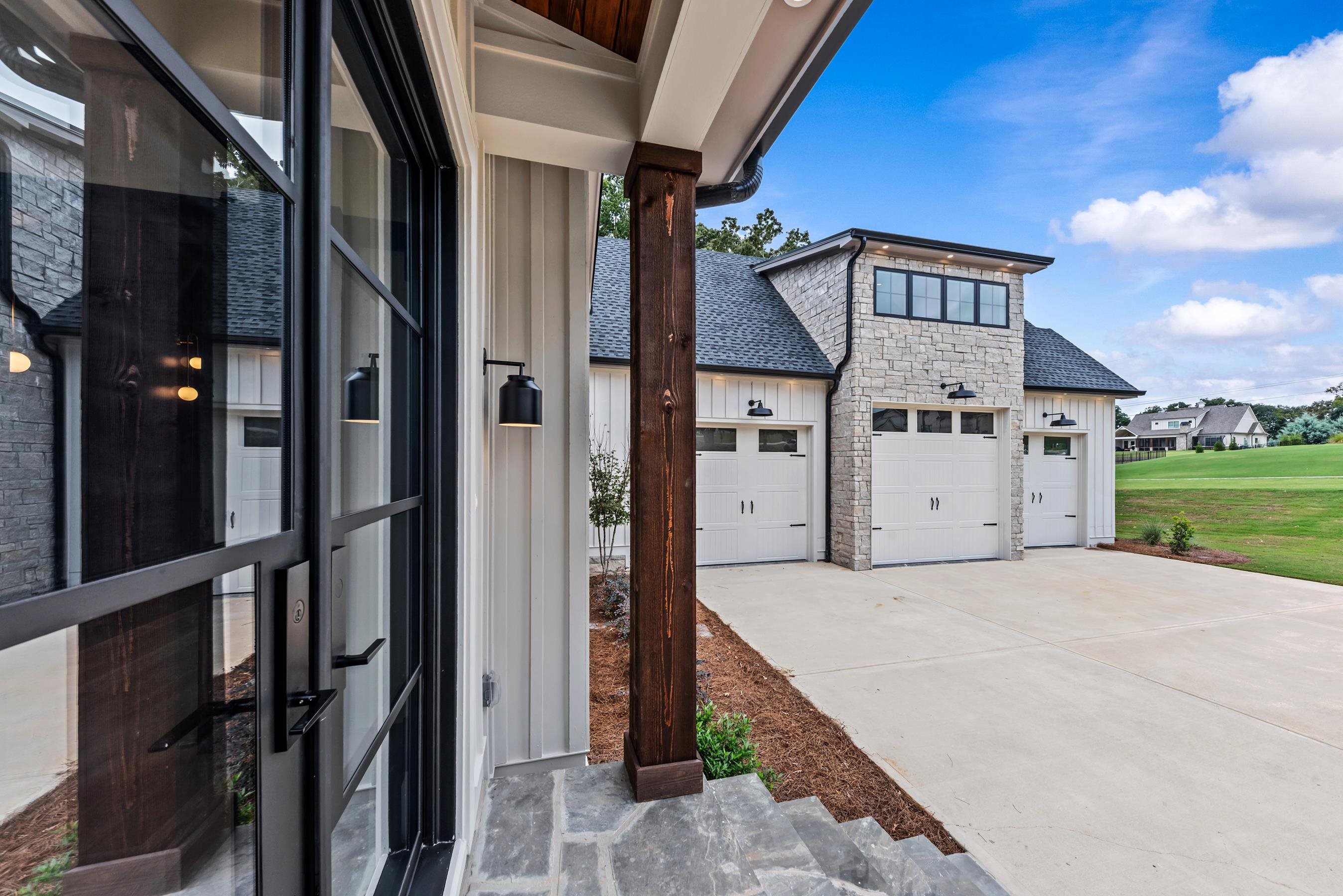 1110 SUNSET BLUFF