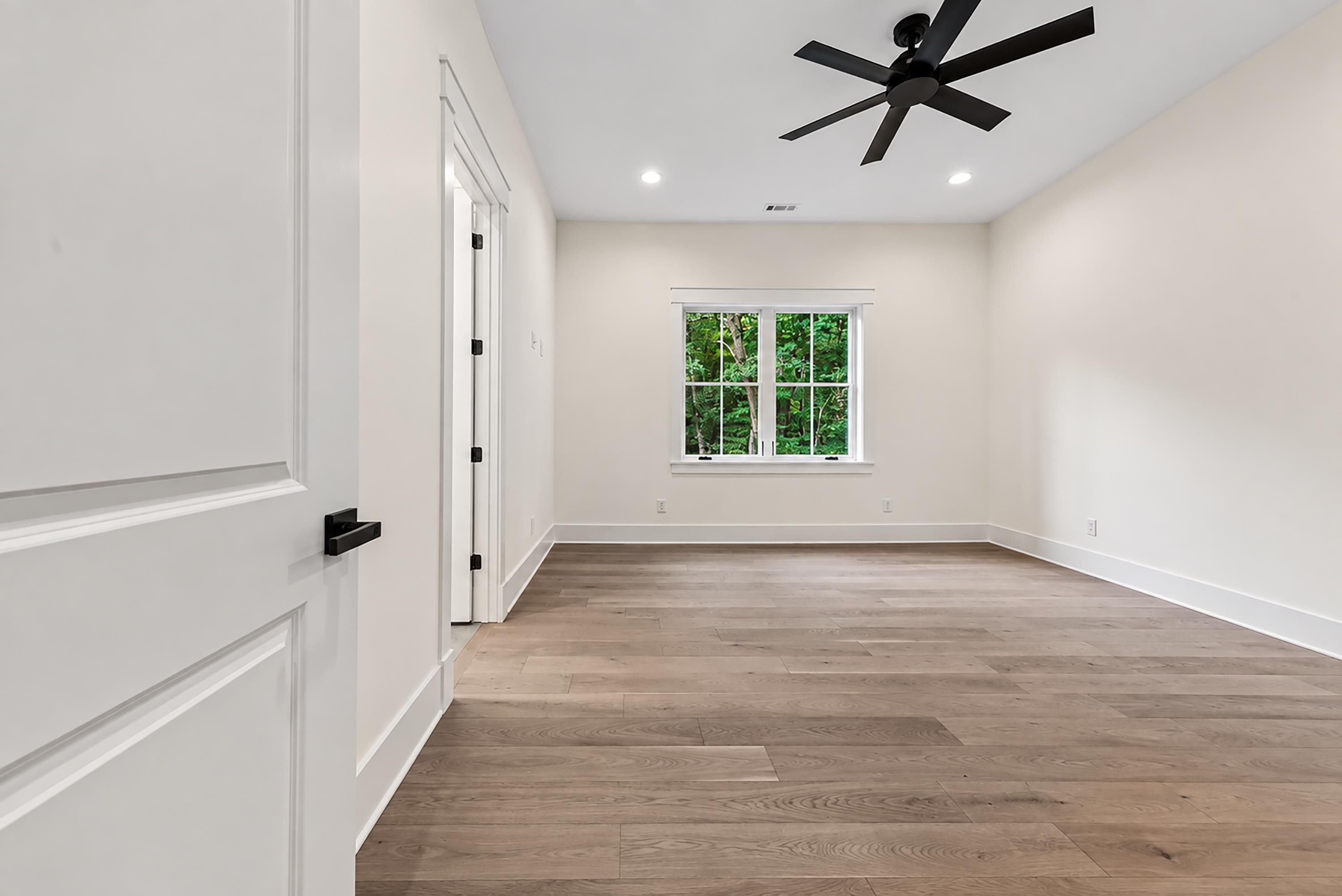 1110 SUNSET BLUFF