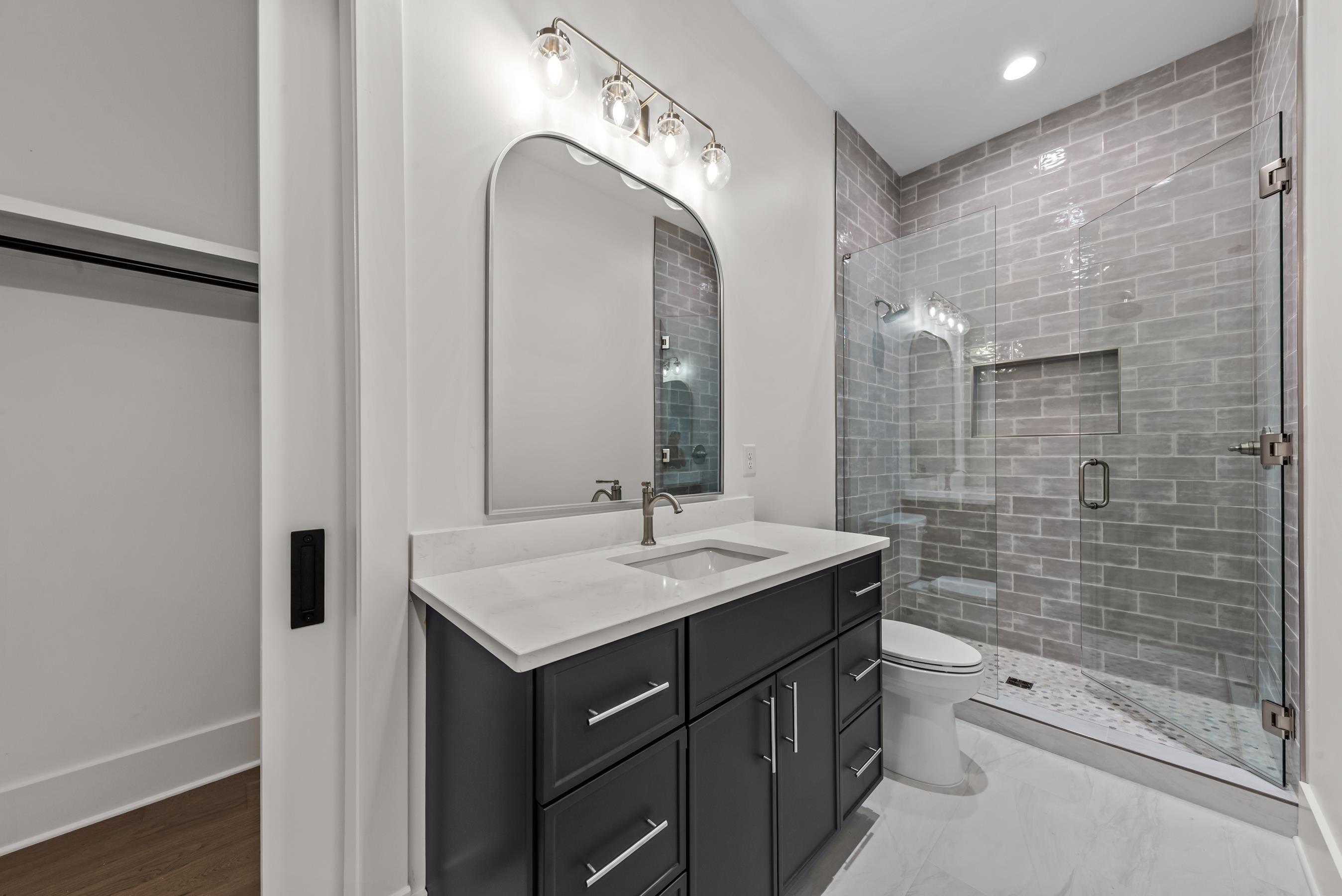 1110 SUNSET BLUFF
