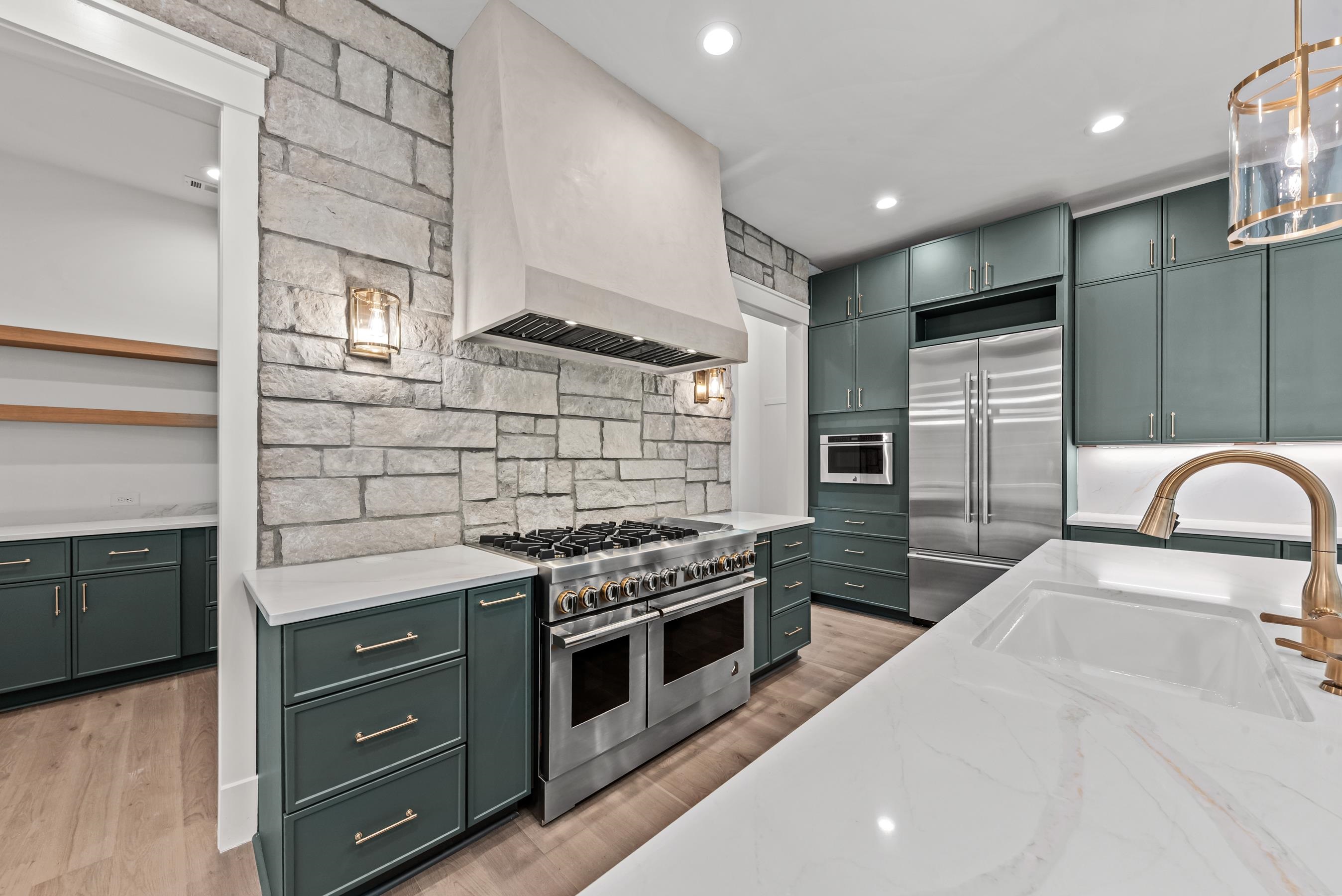 1110 SUNSET BLUFF