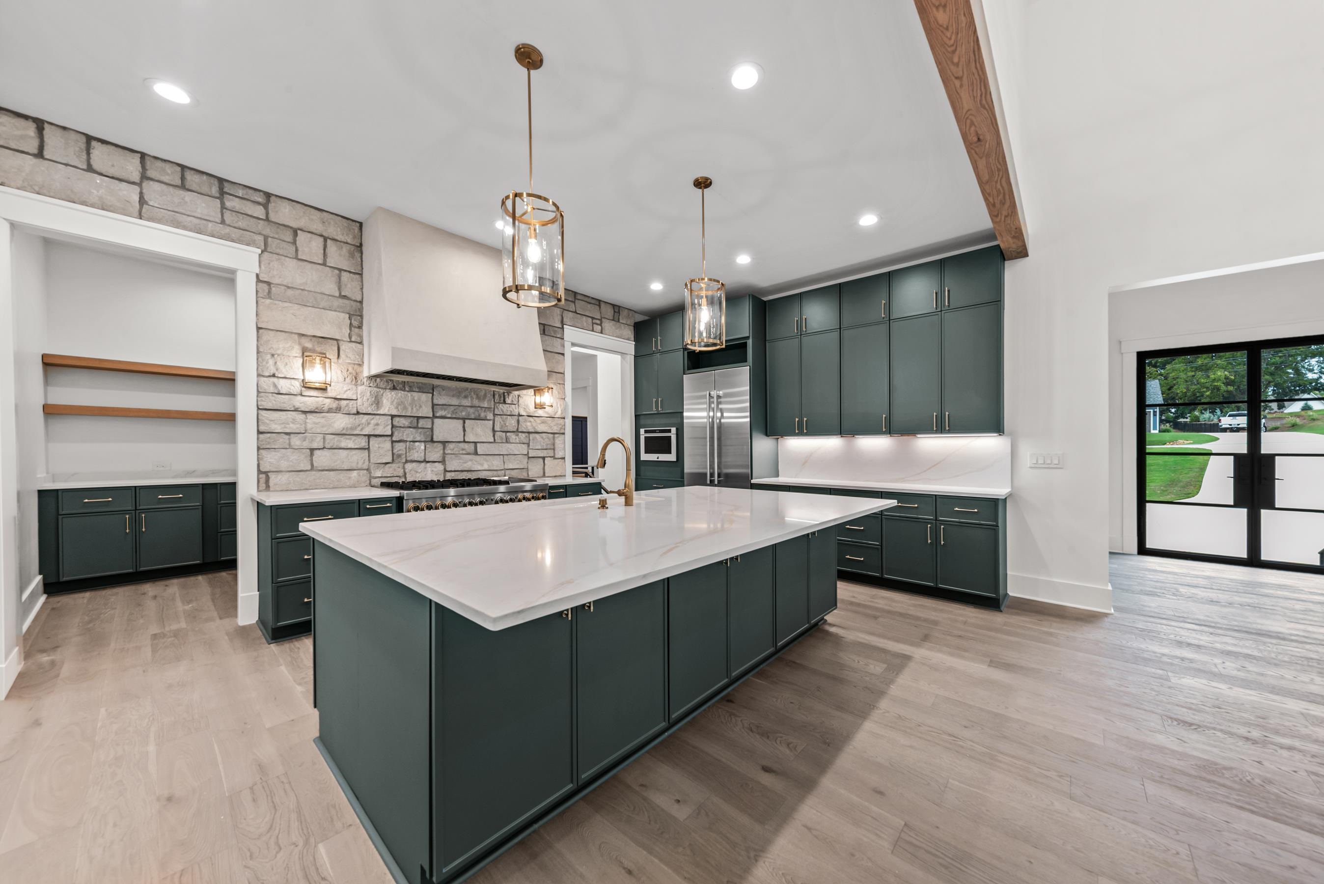 1110 SUNSET BLUFF