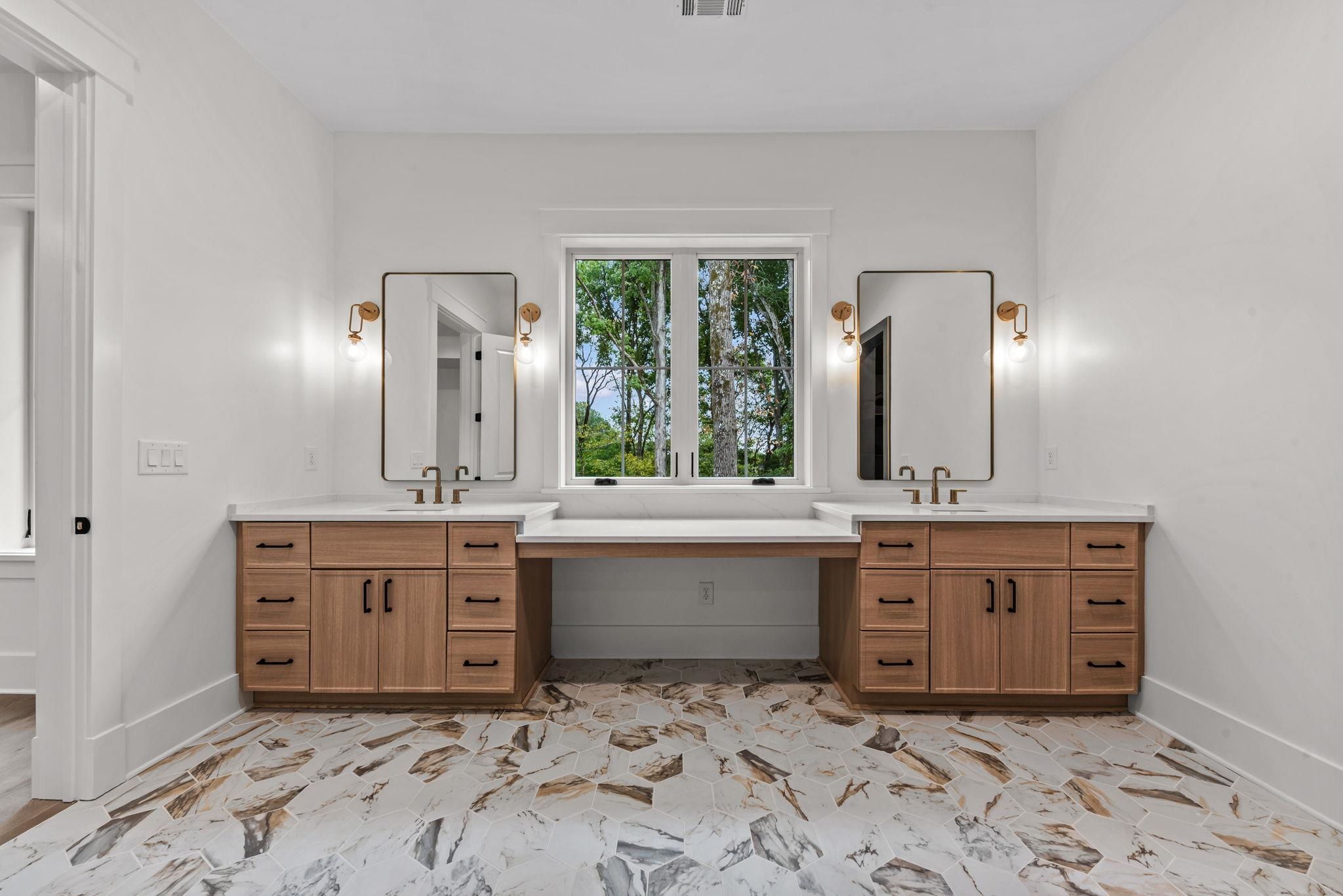 1110 SUNSET BLUFF