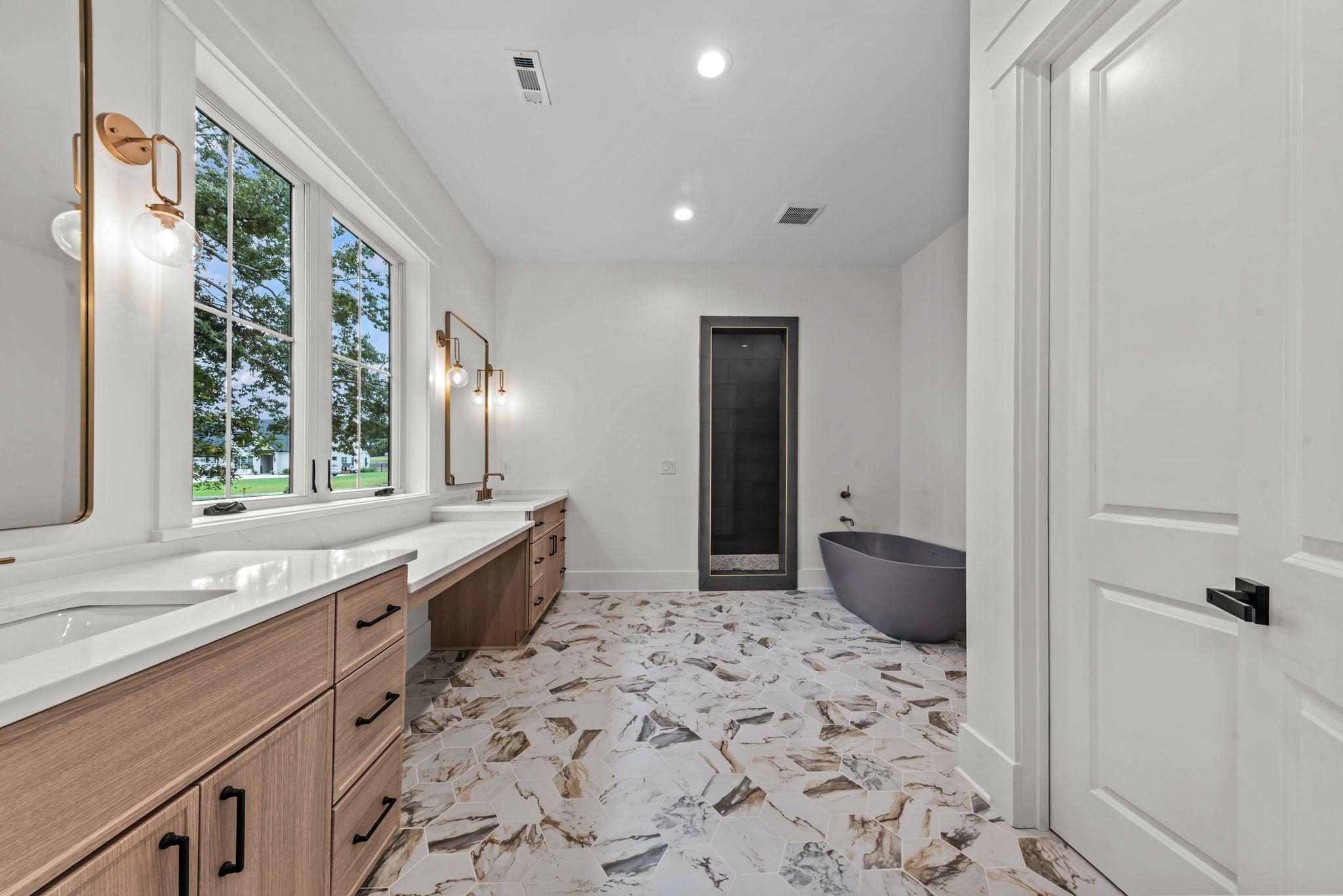 1110 SUNSET BLUFF