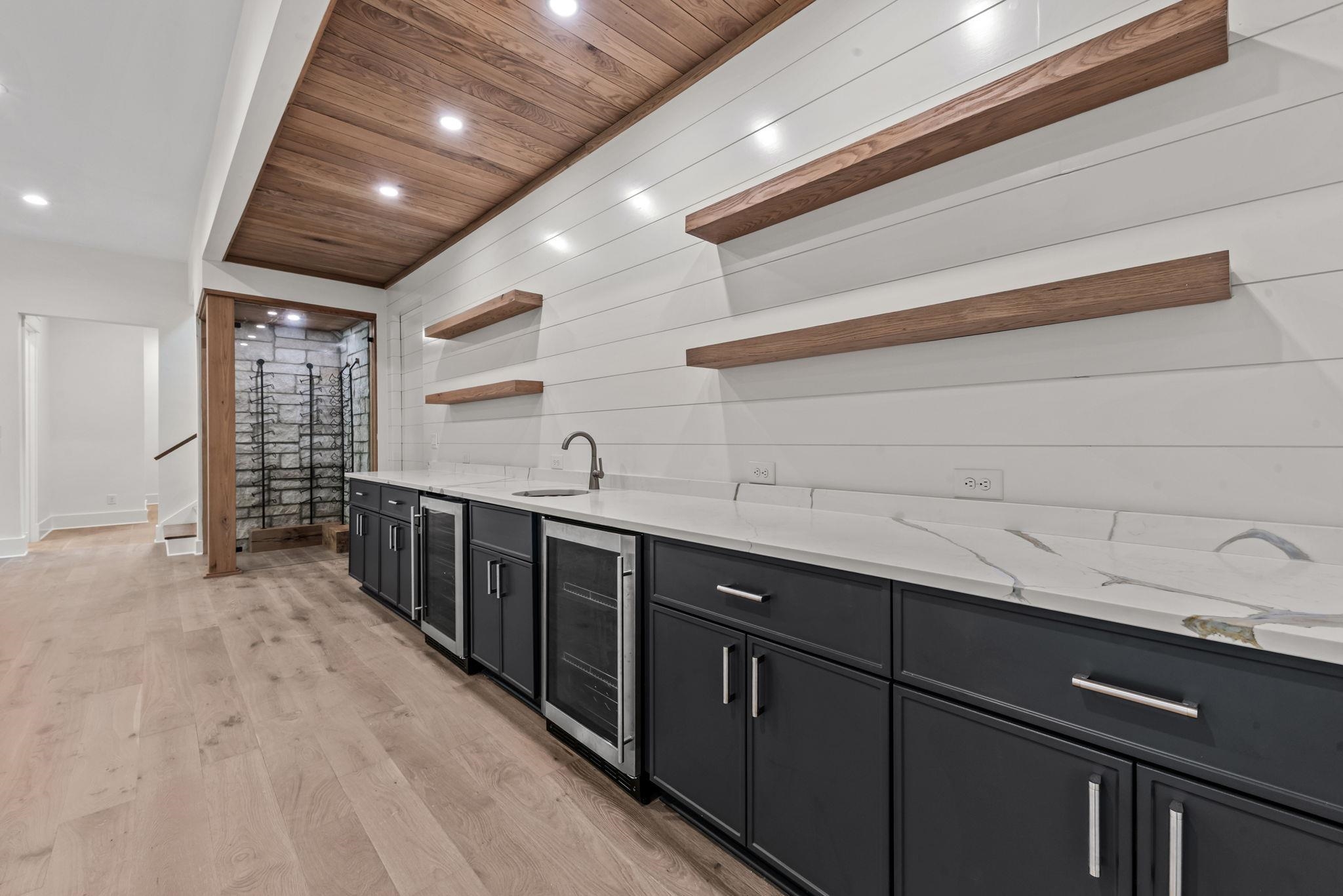 1110 SUNSET BLUFF