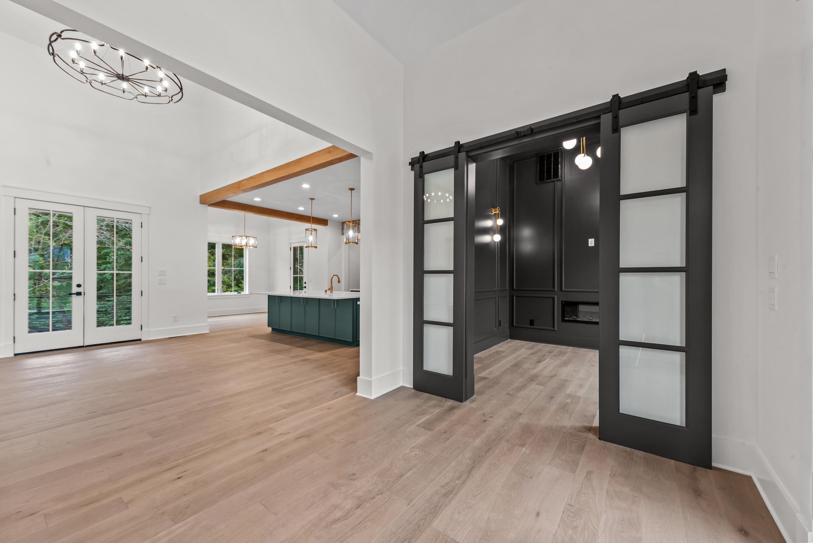 1110 SUNSET BLUFF